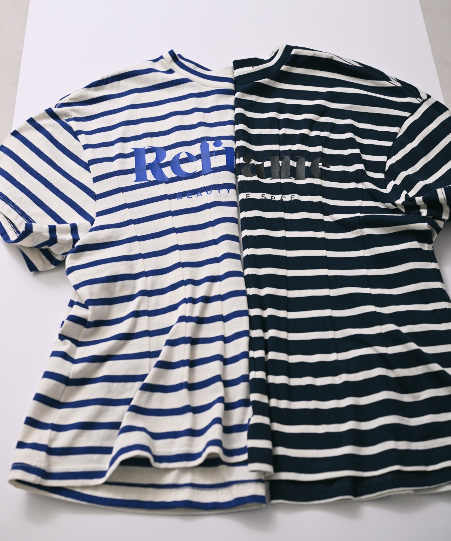 左オフ×ブルー　右ダークネイビー×オフ