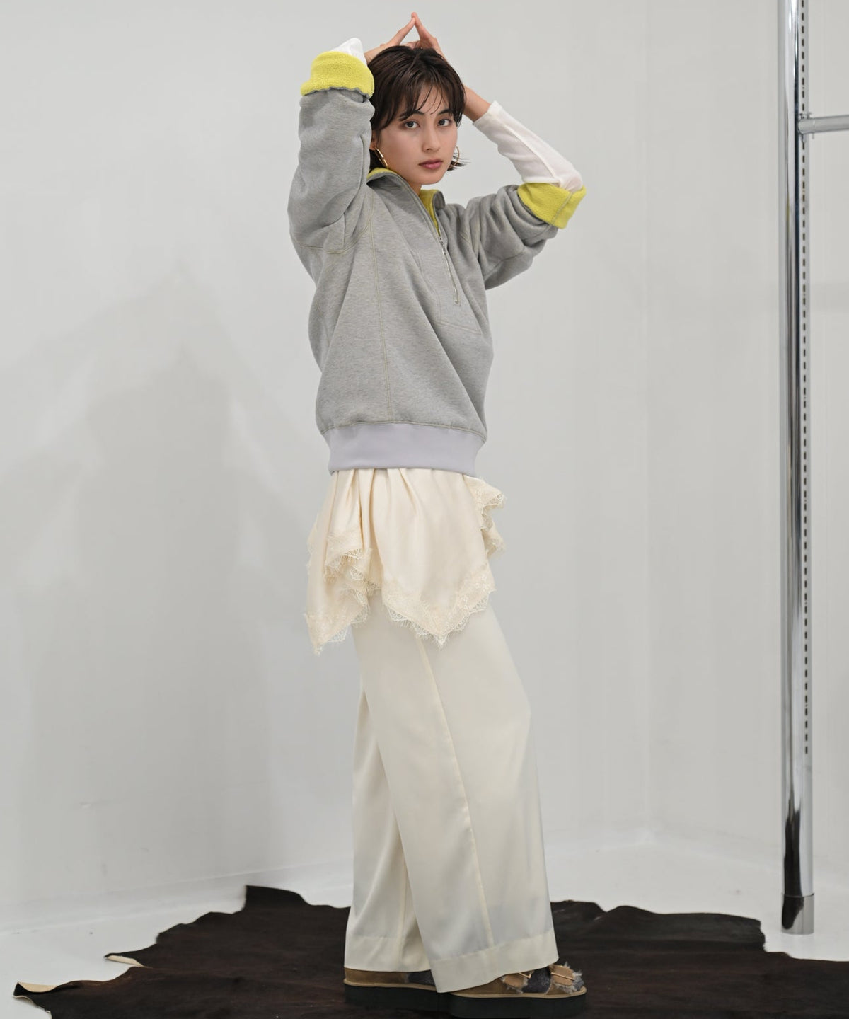 イエロー×グレー　model：H166cm