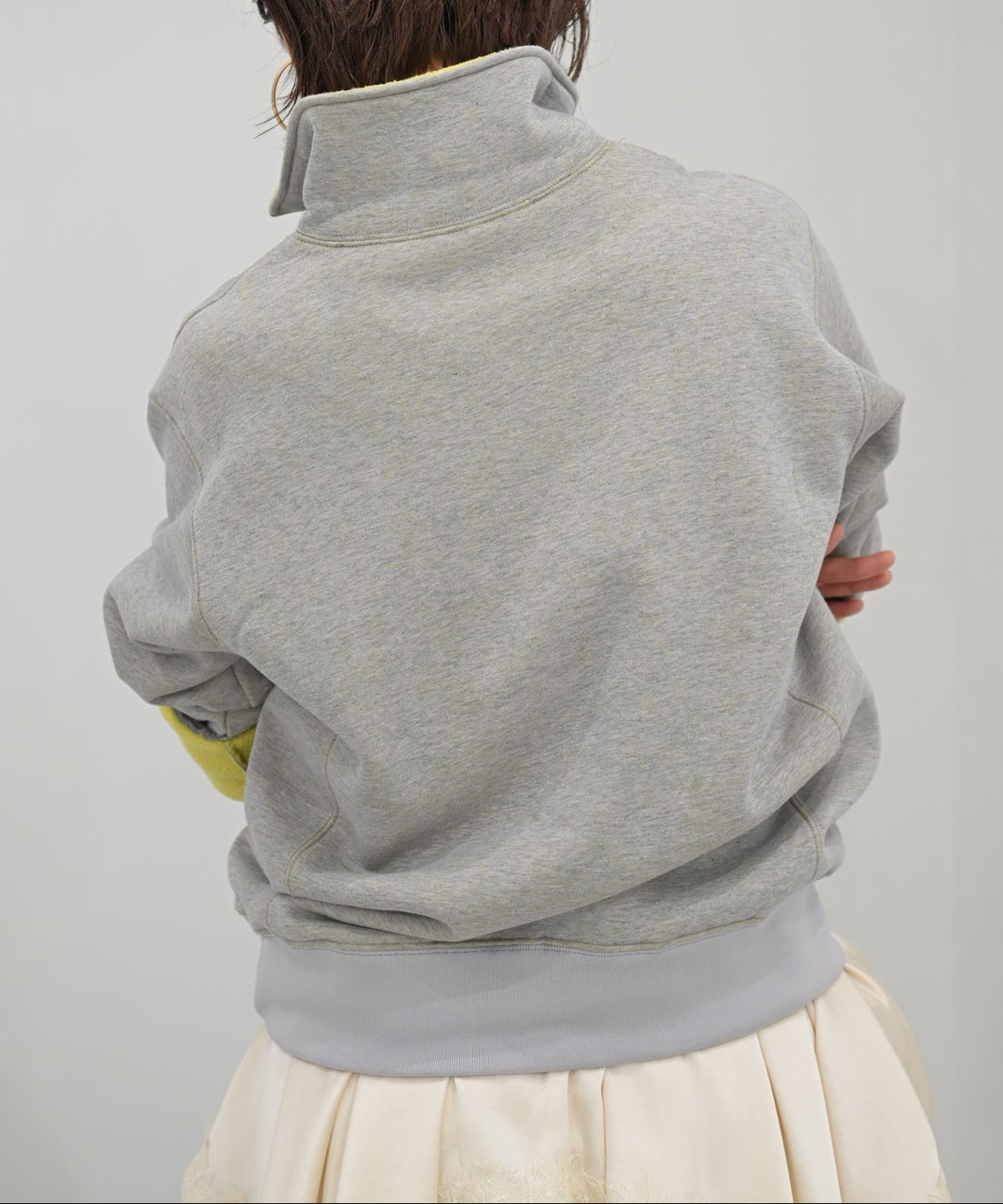 イエロー×グレー　model：H166cm