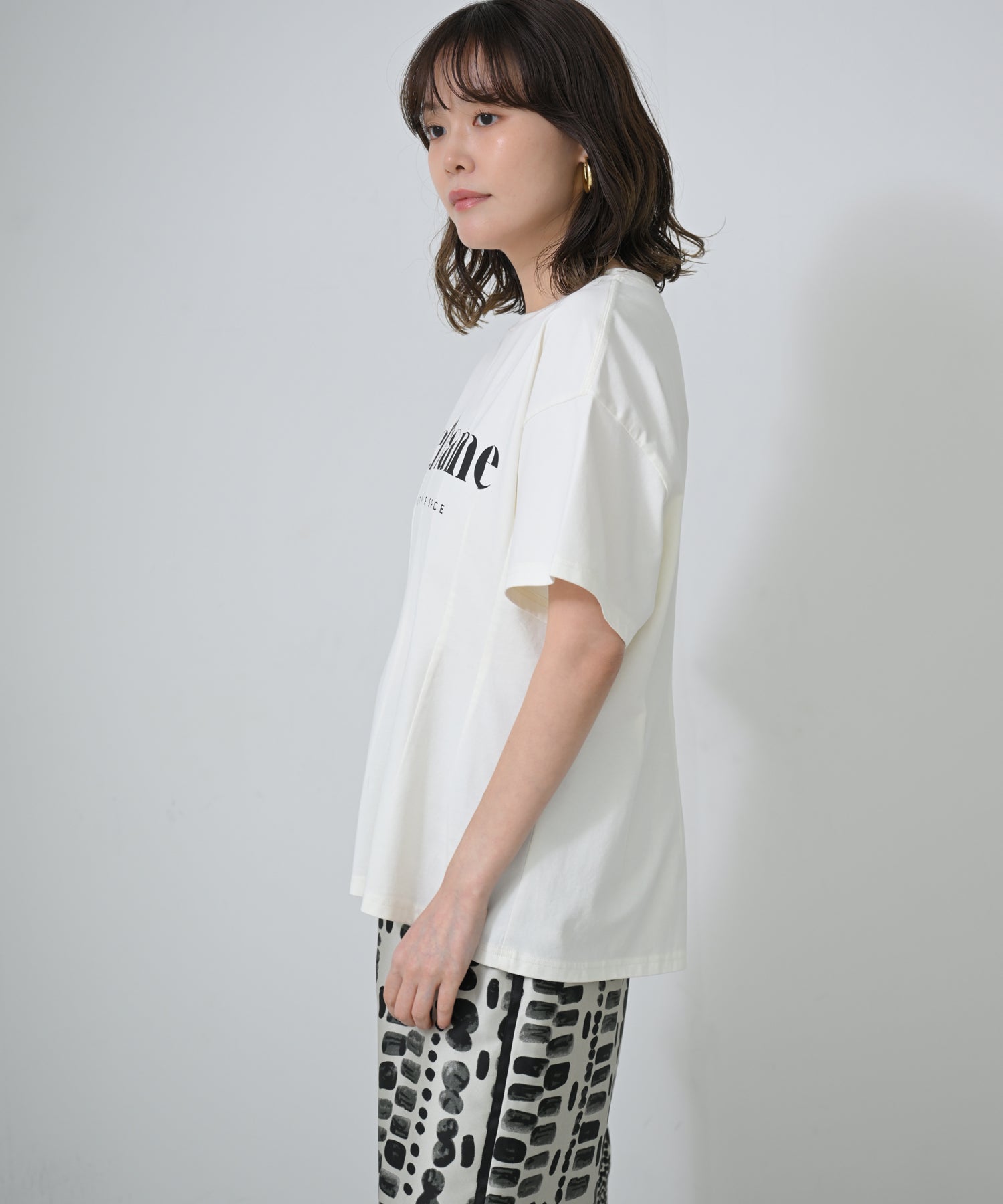 オフホワイト　model：H167