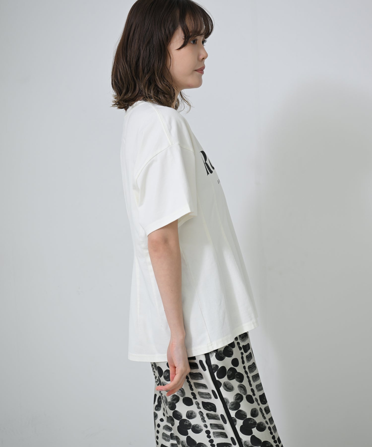オフホワイト　model：H167