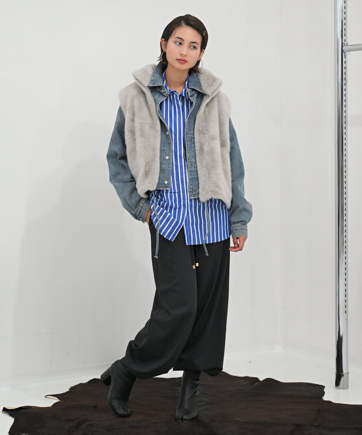 ブラックストライプ　model：H166cm