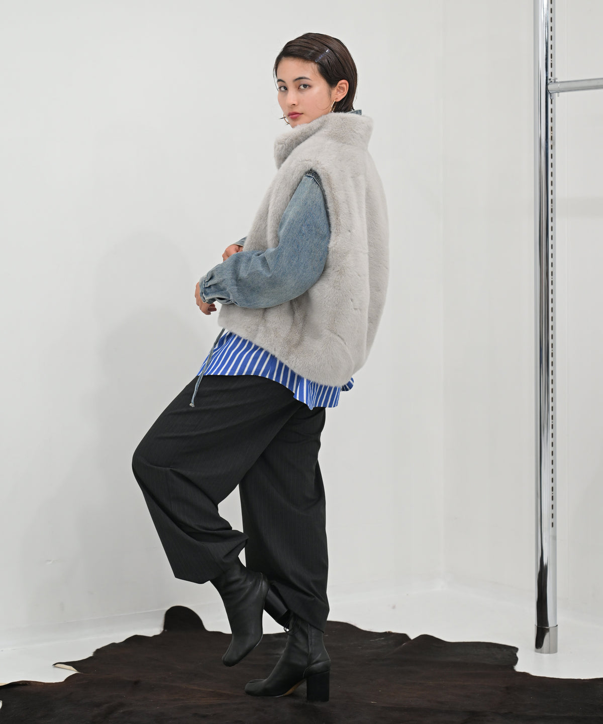 ブラックストライプ　model：H166cm