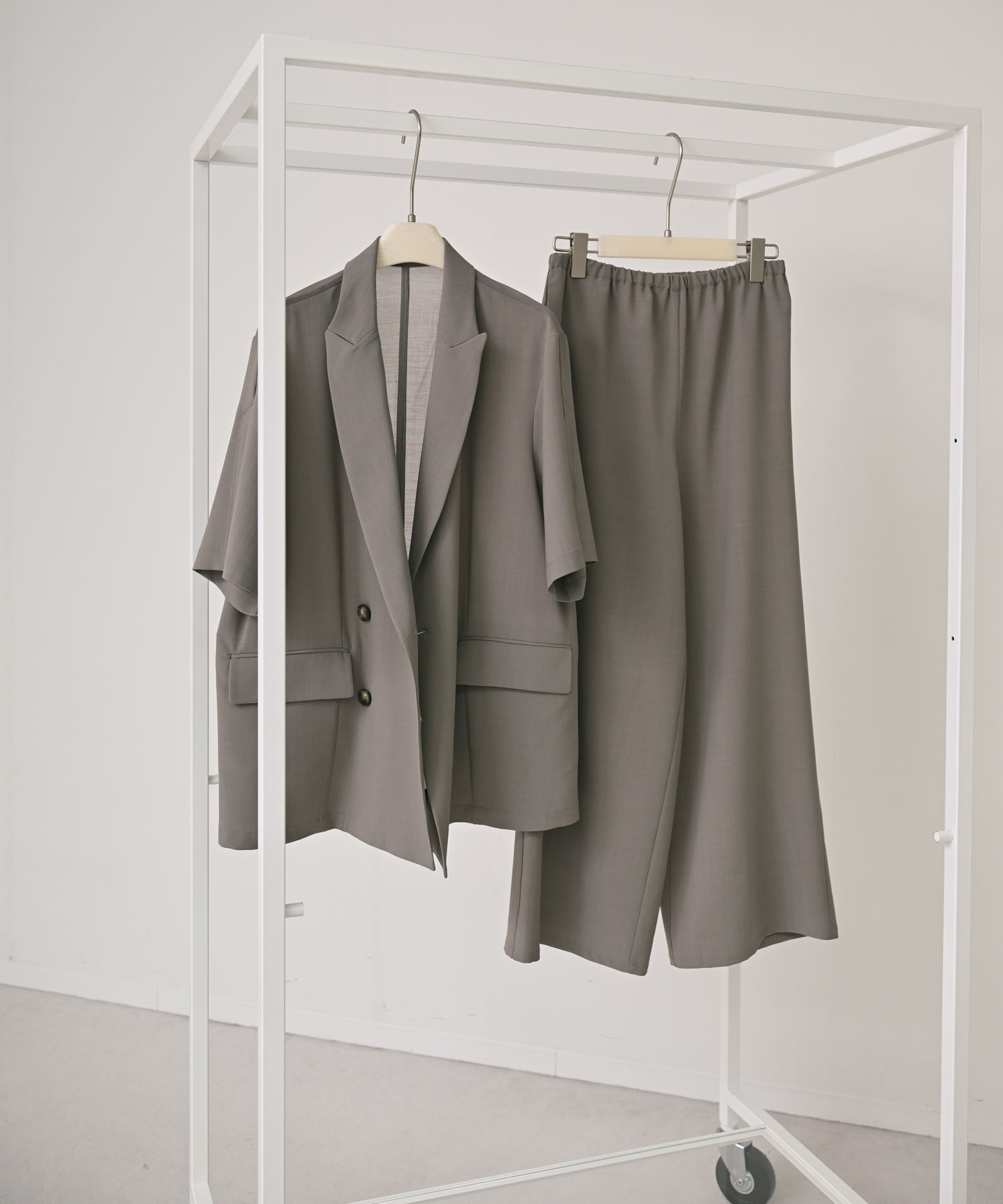 Back Sheer Short-Sleeved Jacket