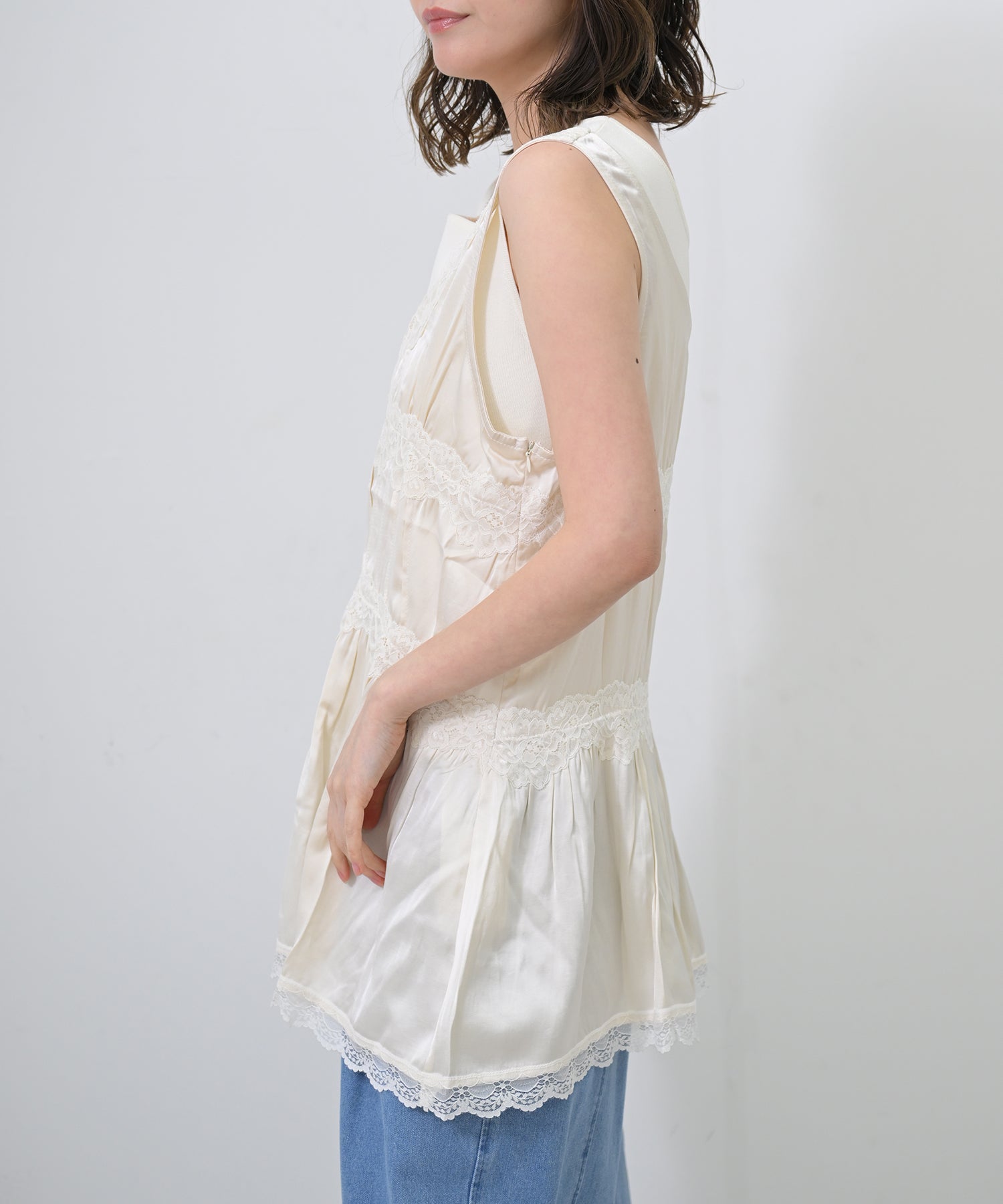 オフホワイト　model：H167