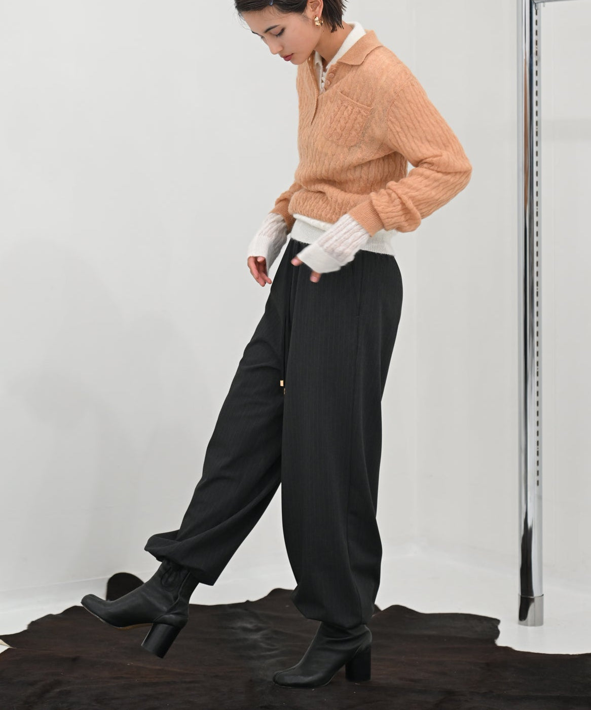 上オレンジ　下オフホワイト　model：H166cm