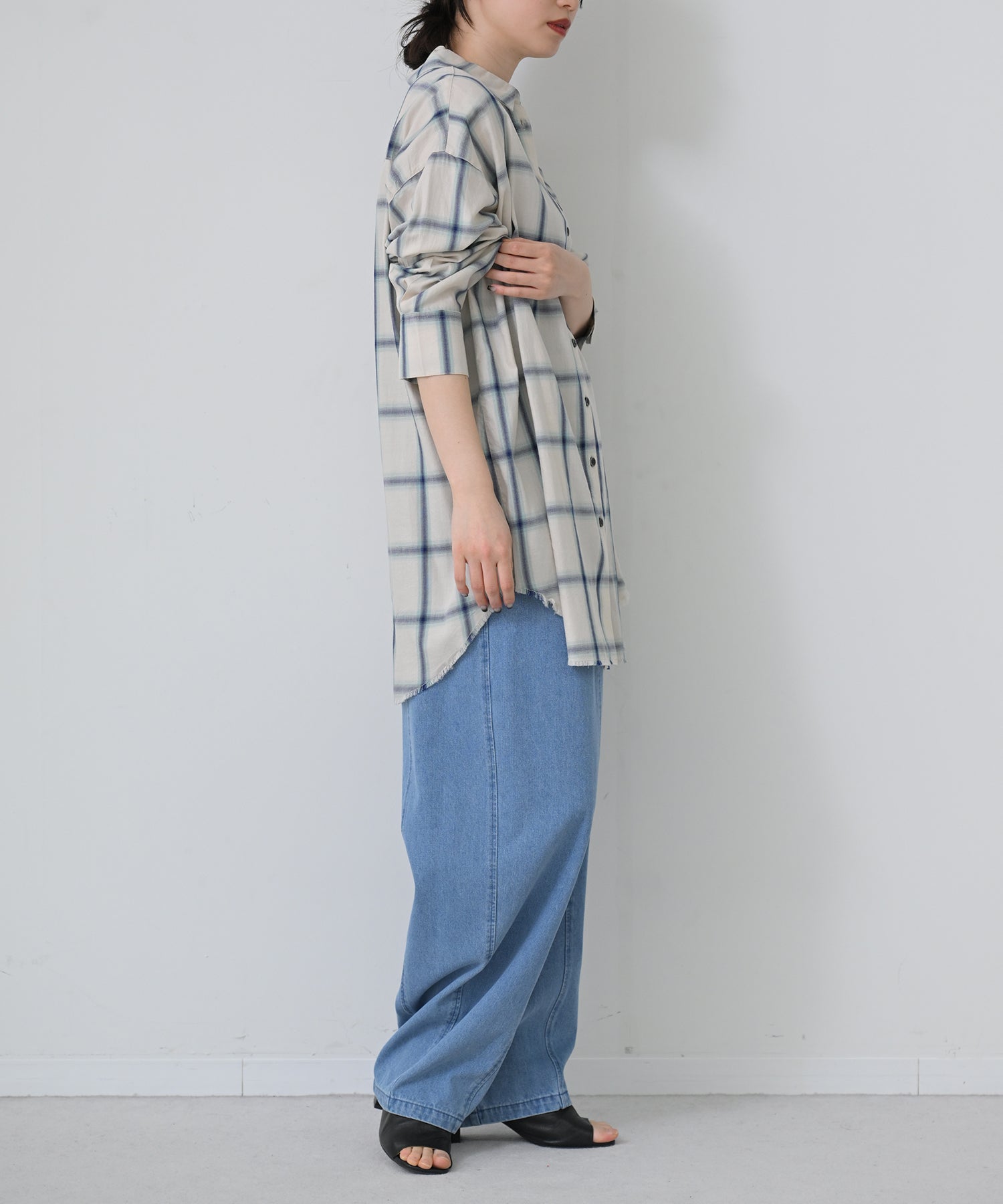 オフホワイト　model：H160
