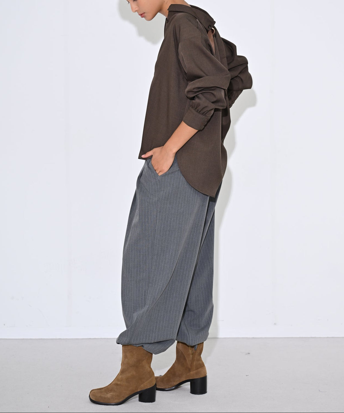 グレーストライプ　model：H166cm