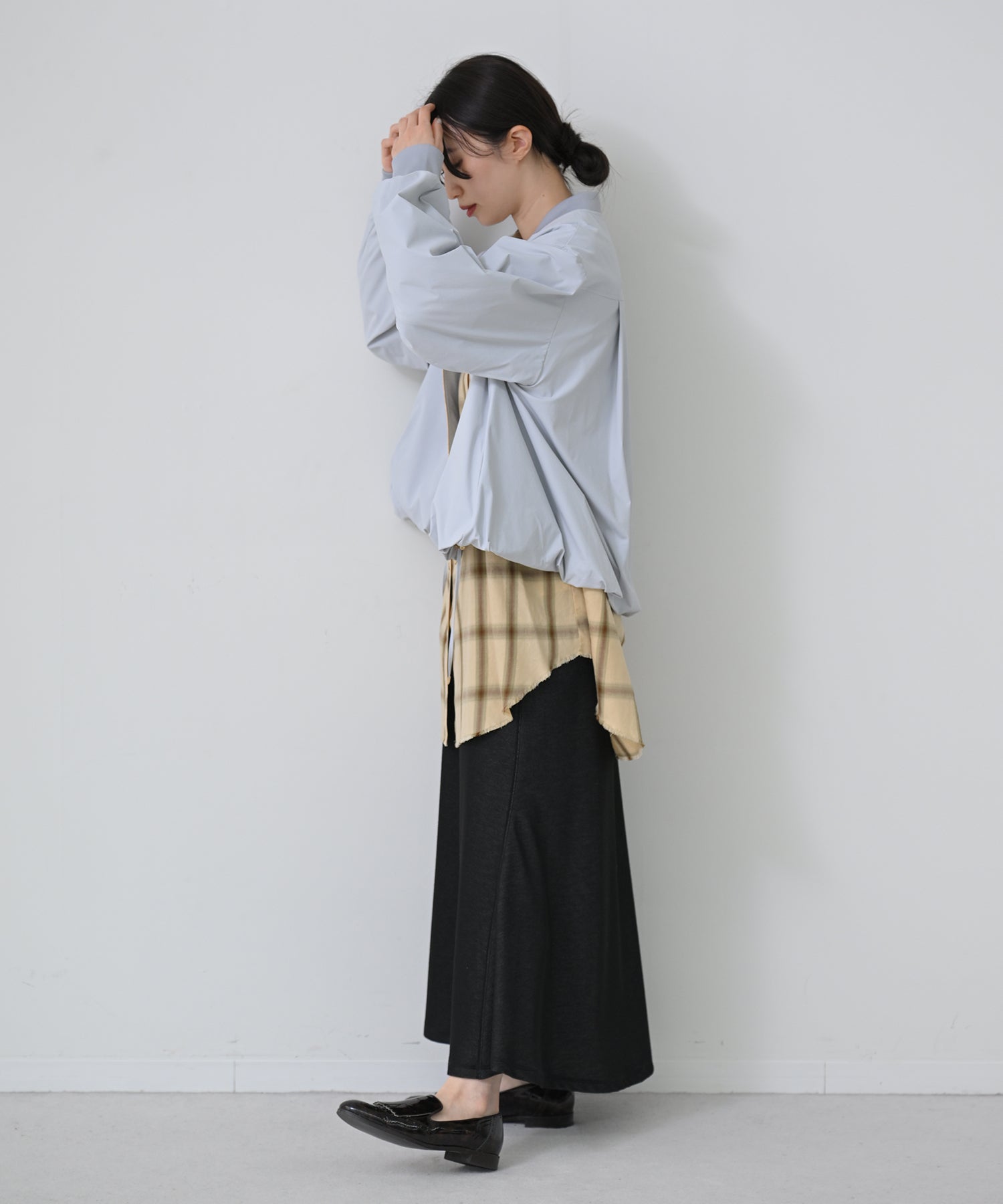 グレー　model：H160