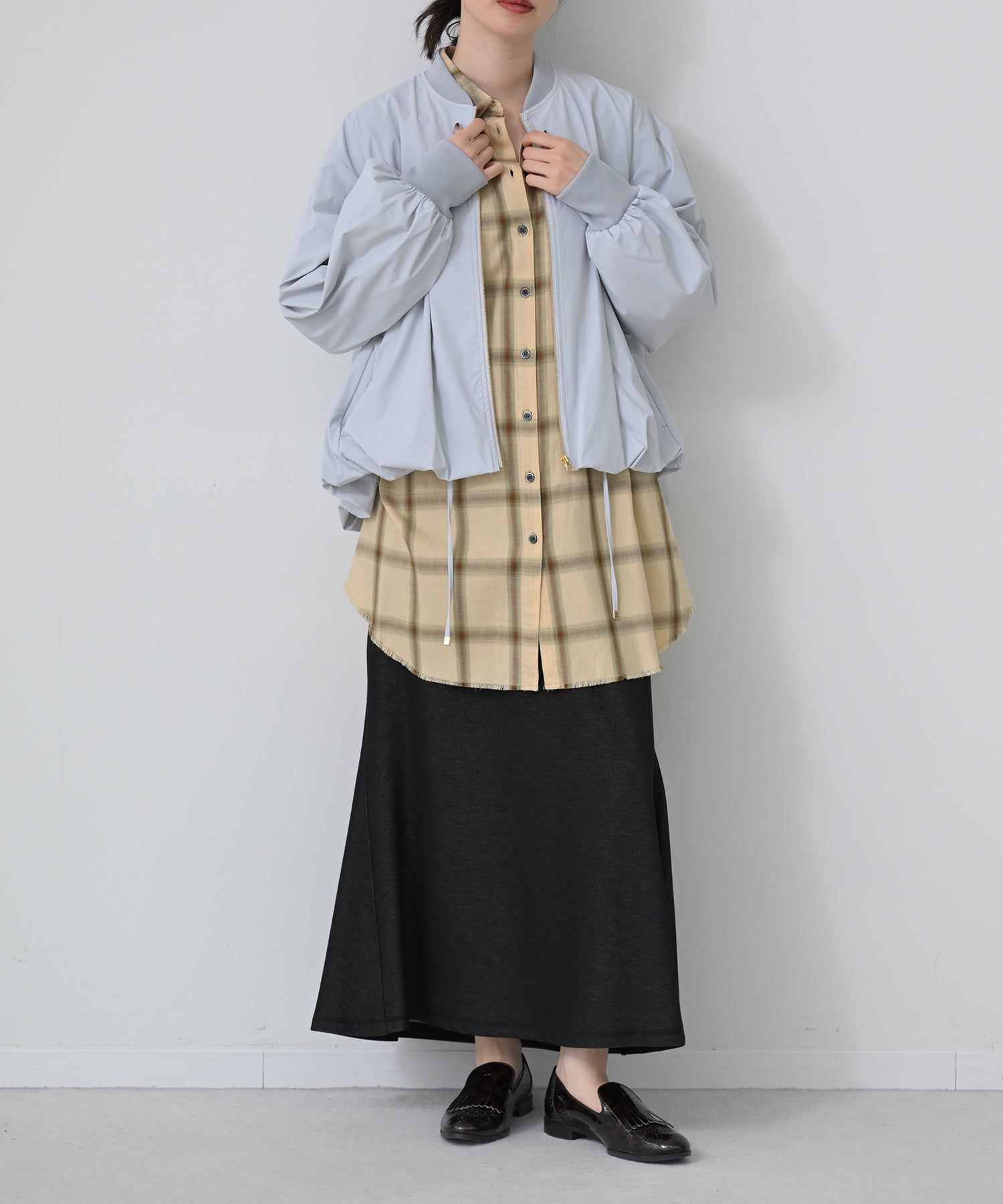グレー　model：H160