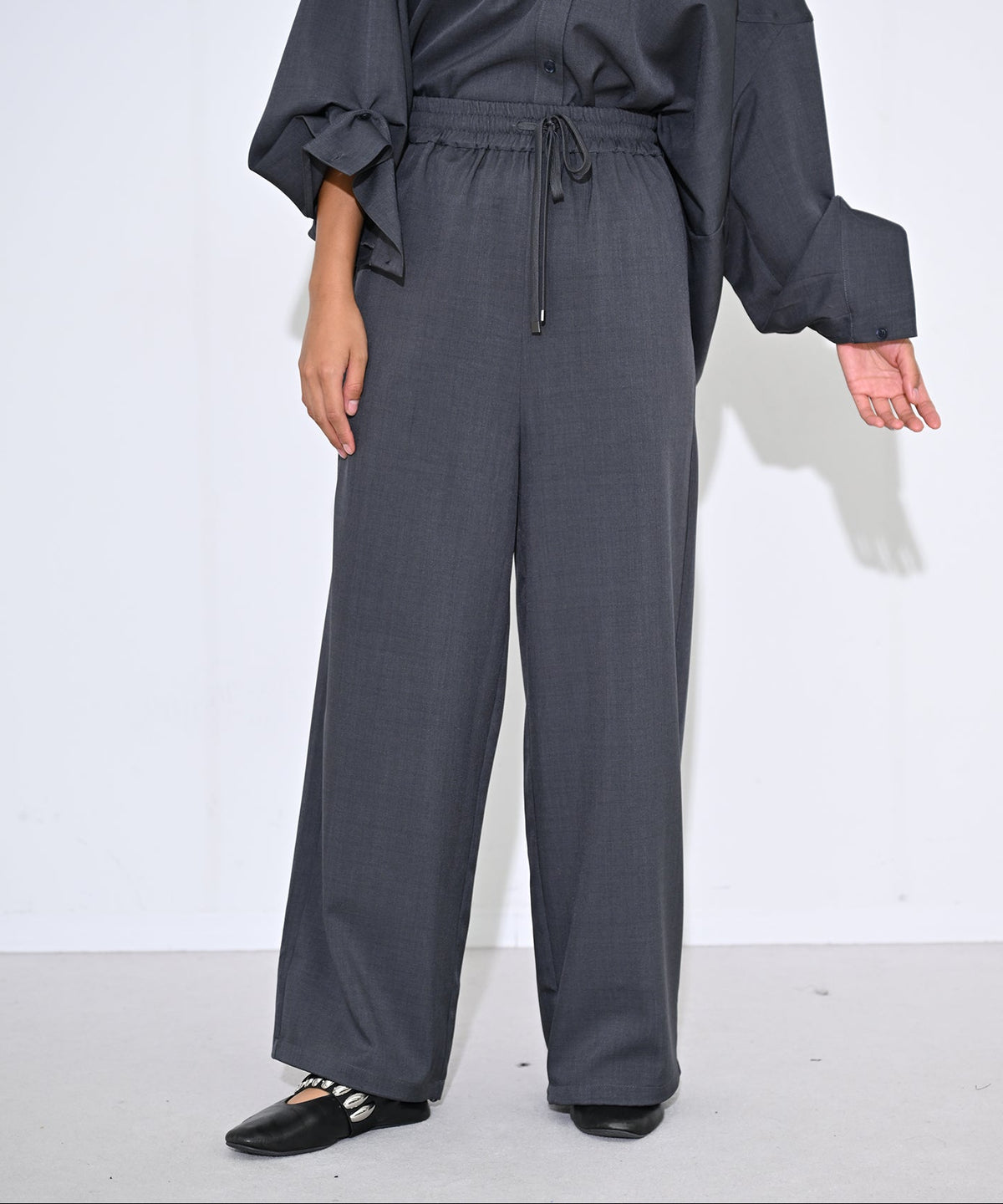 チャコール　model：H166cm　裾絞りなし