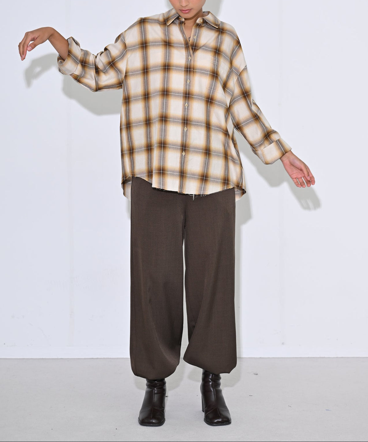 ブラウン　model：H166cm