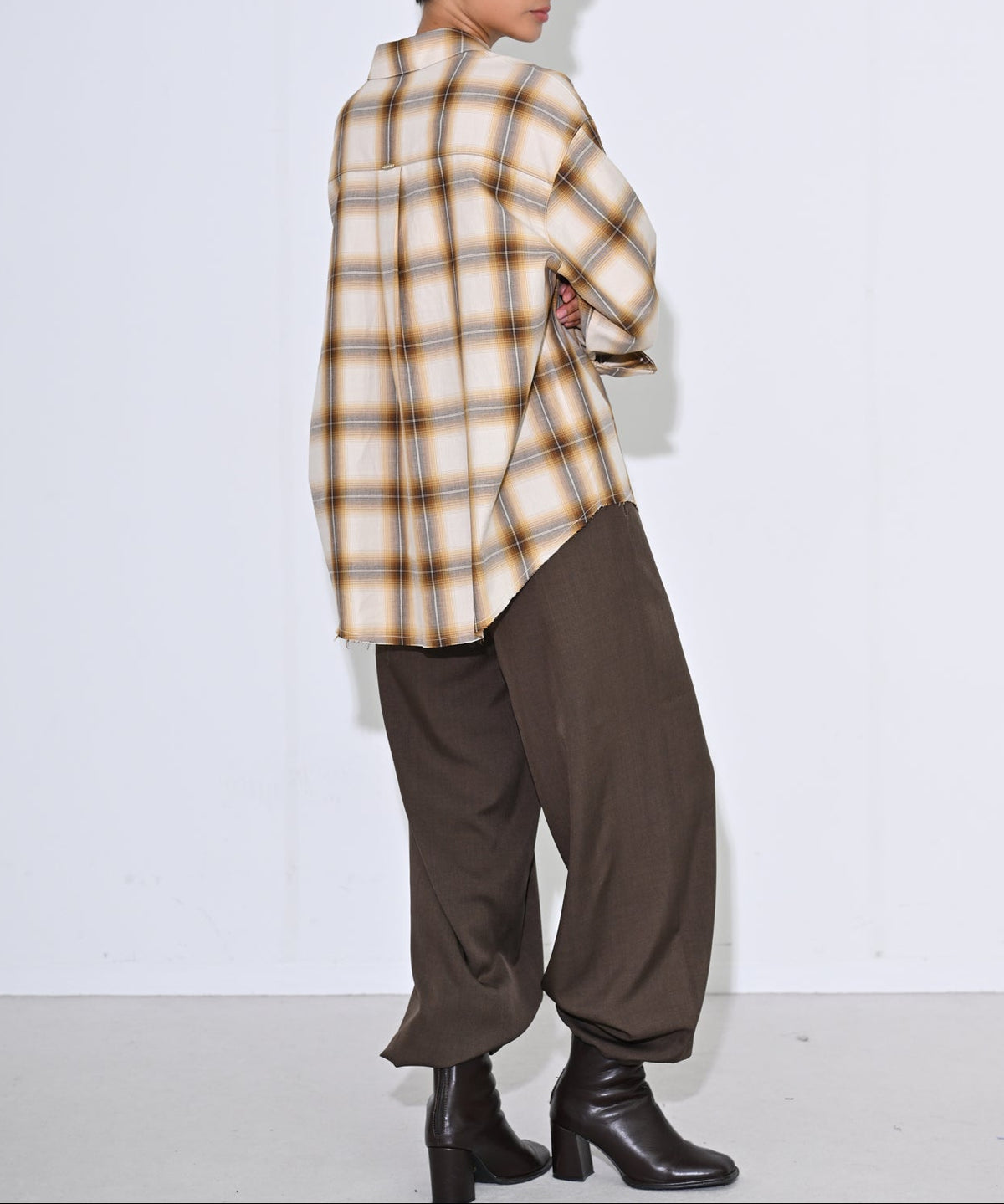 ブラウン　model：H166cm