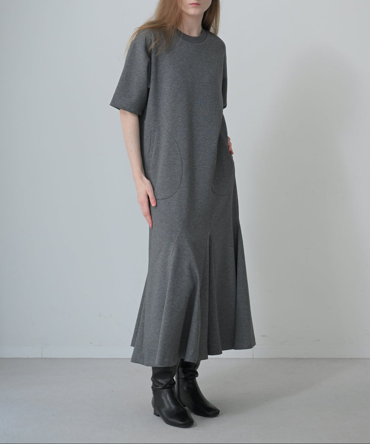 グレー　model；H170cm