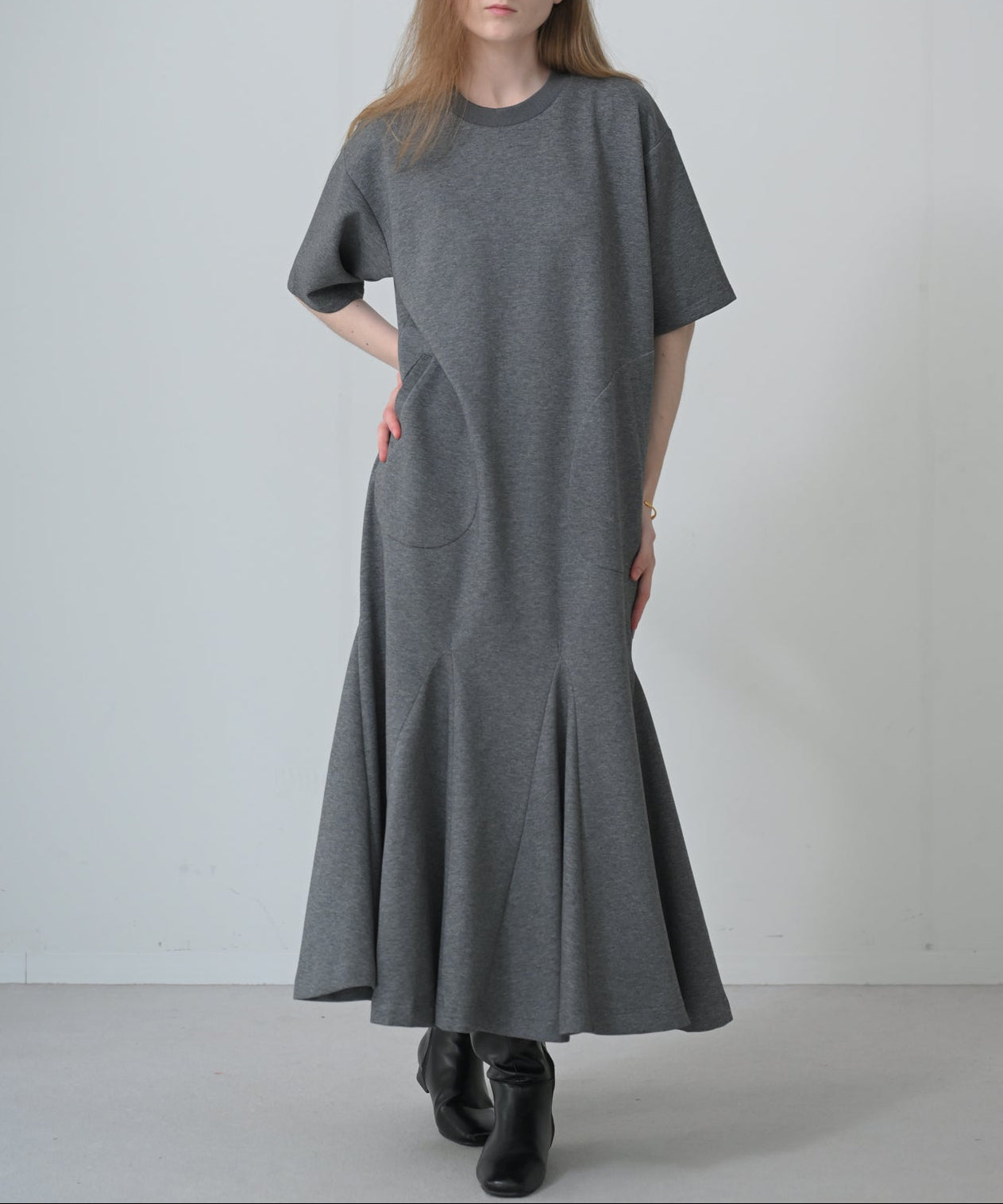 グレー　model；H170cm