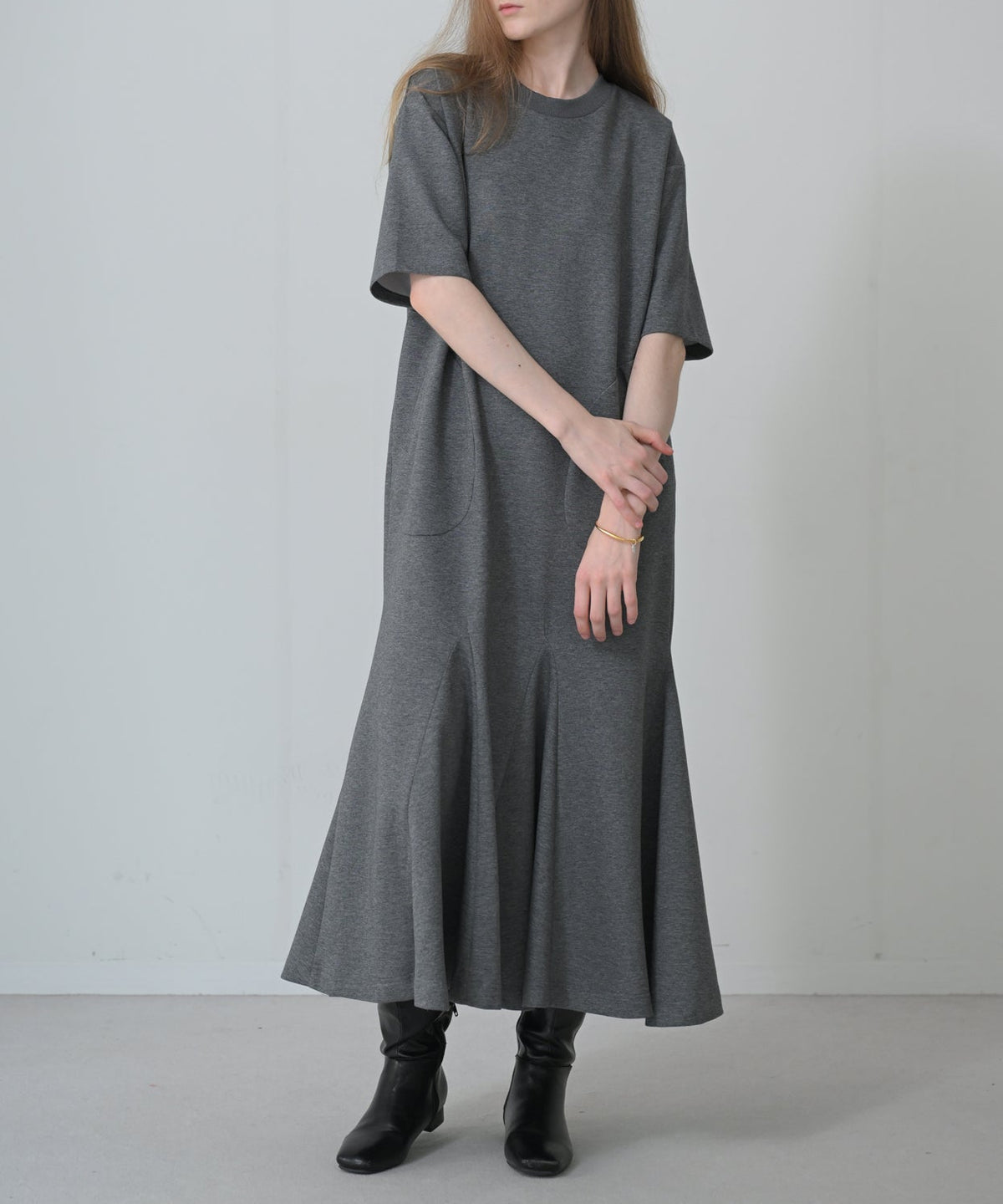 グレー　model；H170cm
