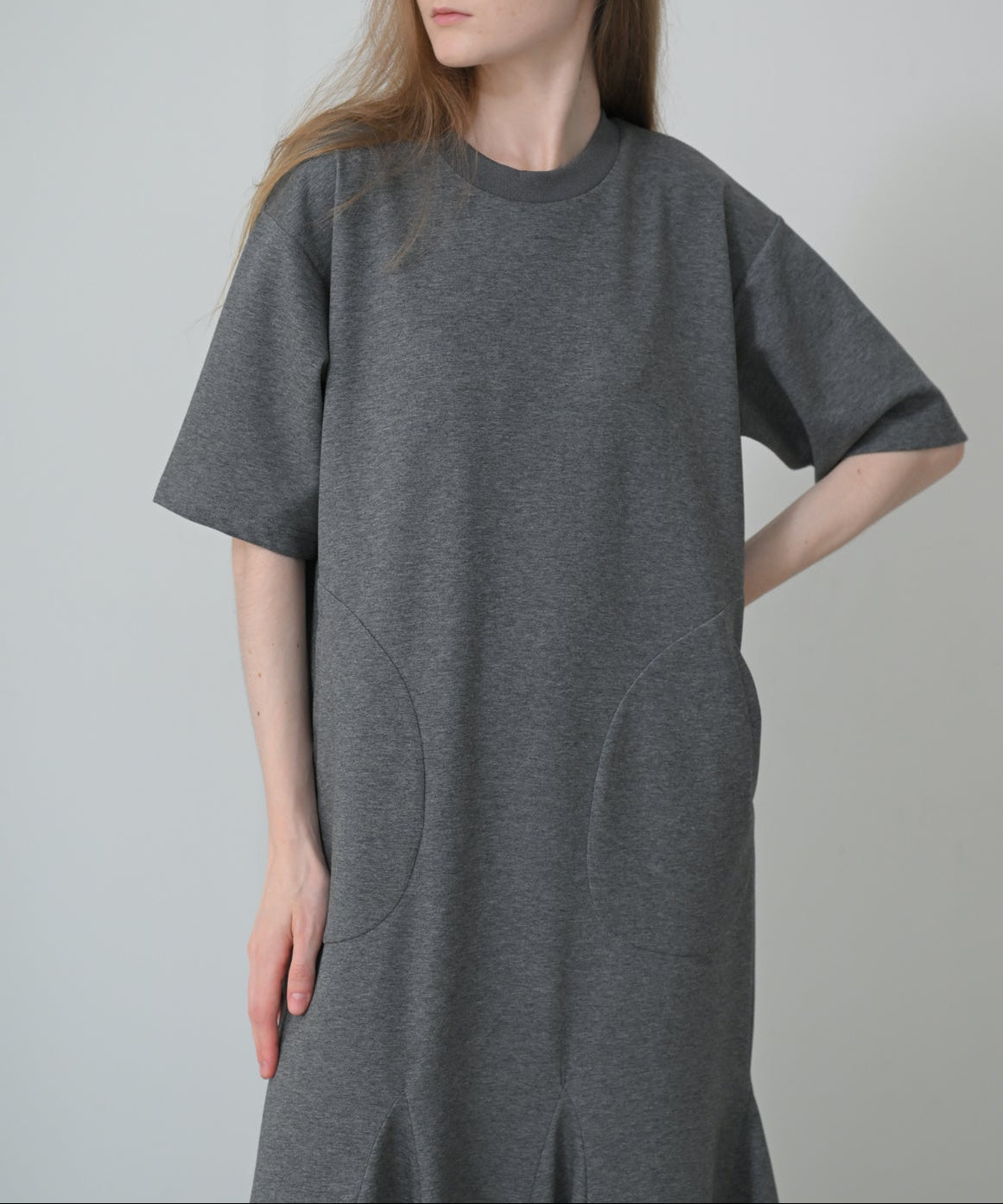 グレー　model；H170cm