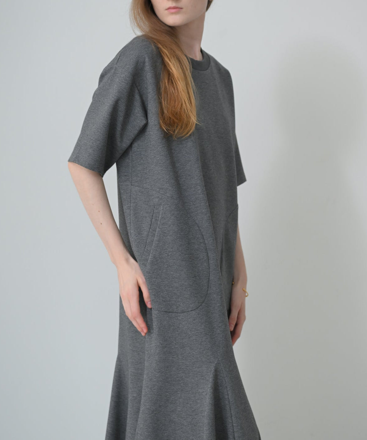 グレー　model；H170cm
