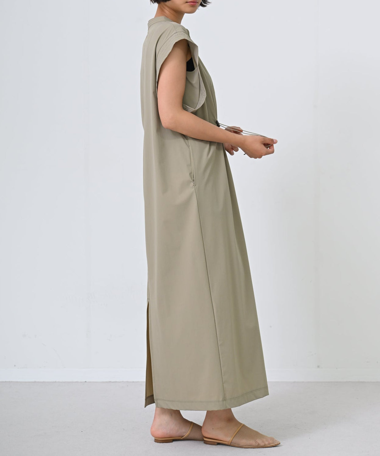 カーキ　model：H166