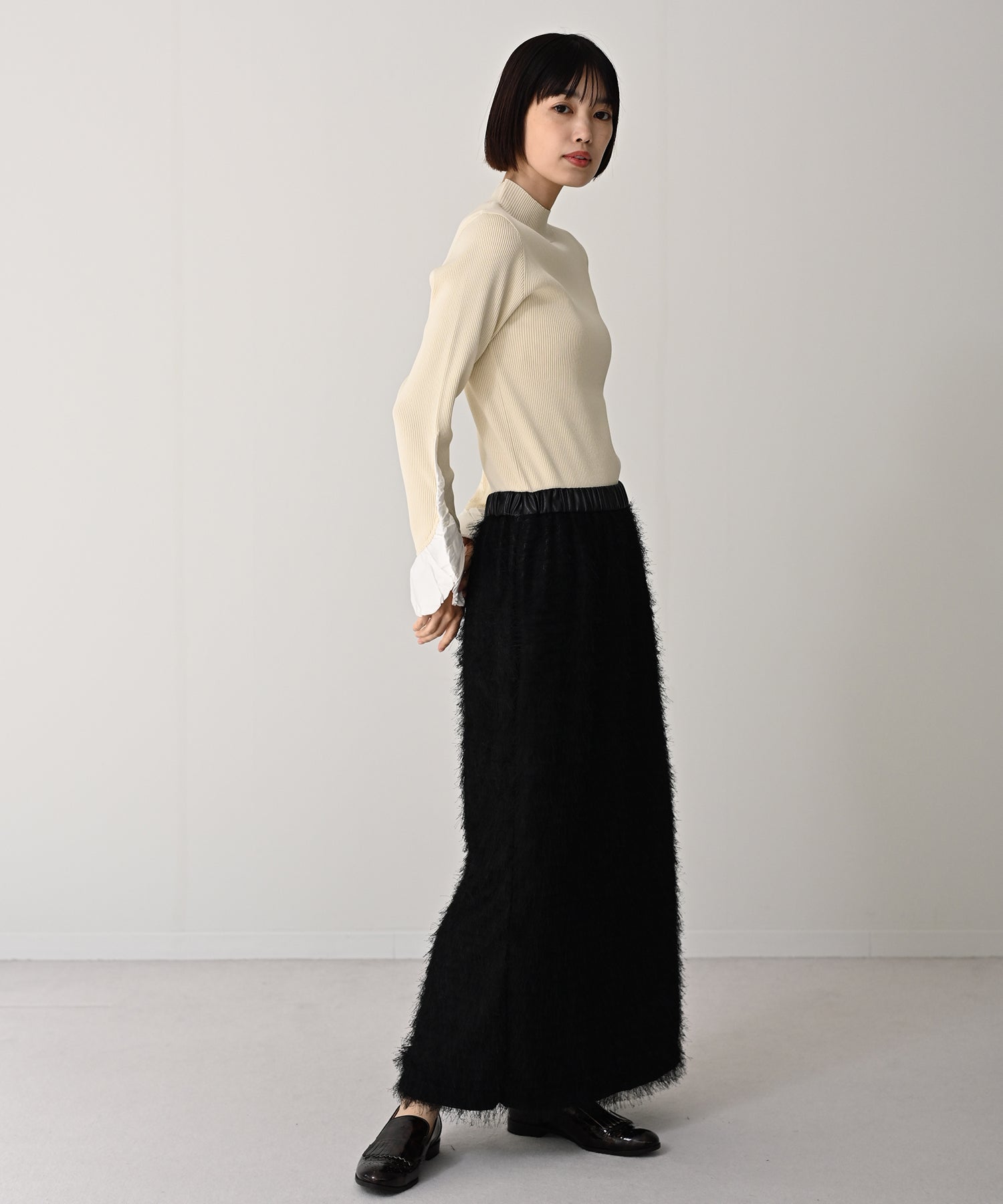 ブラック　model：H162