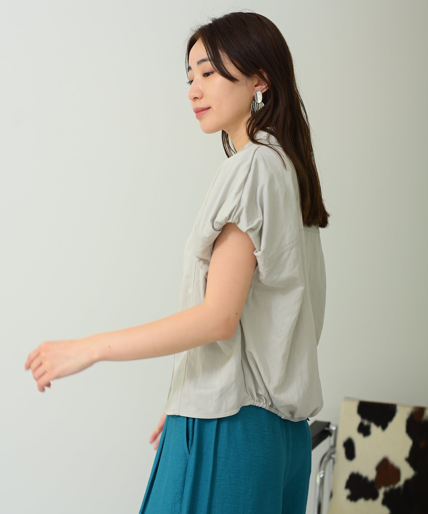 グレー　model：H160