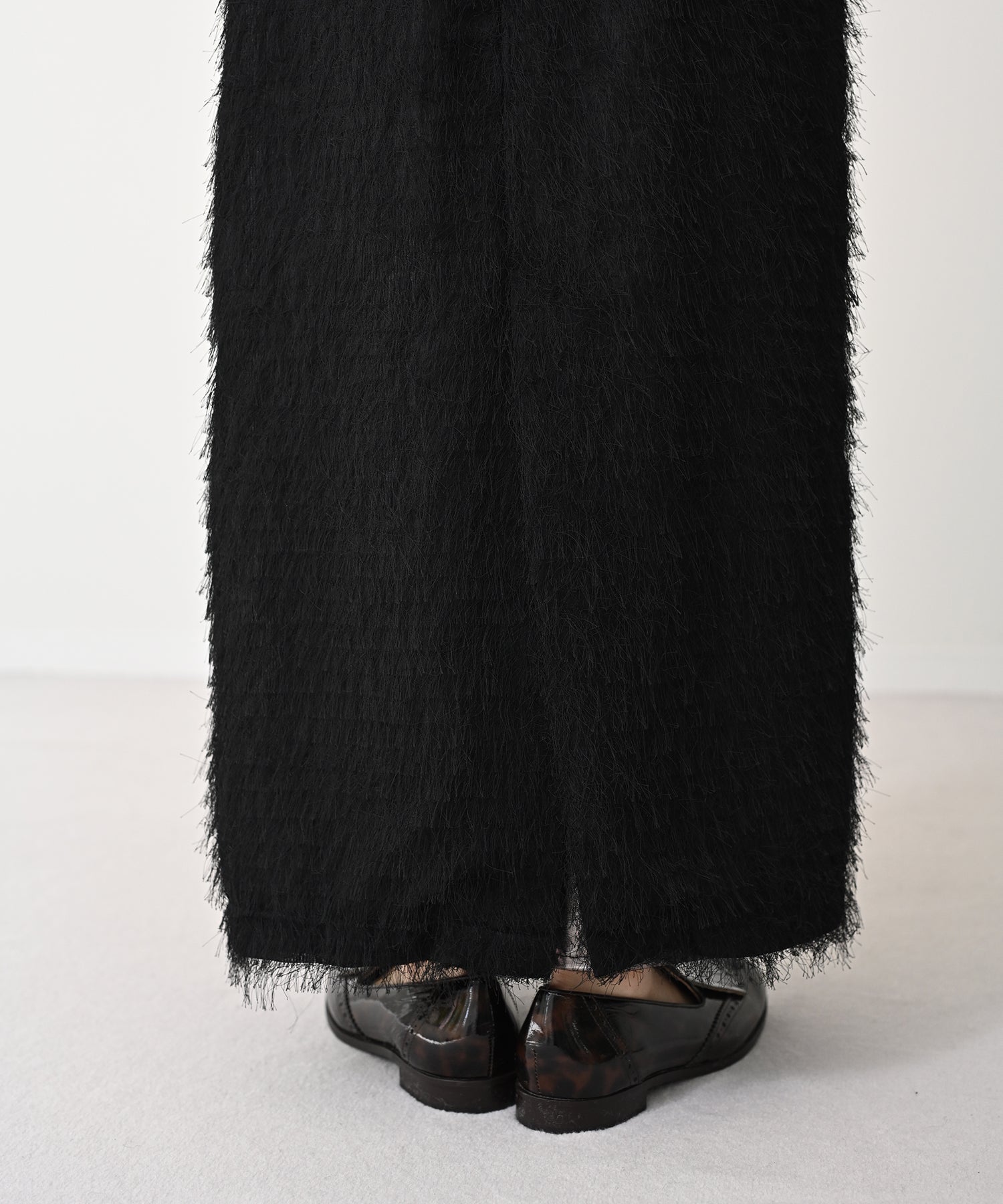 ブラック　model：H162