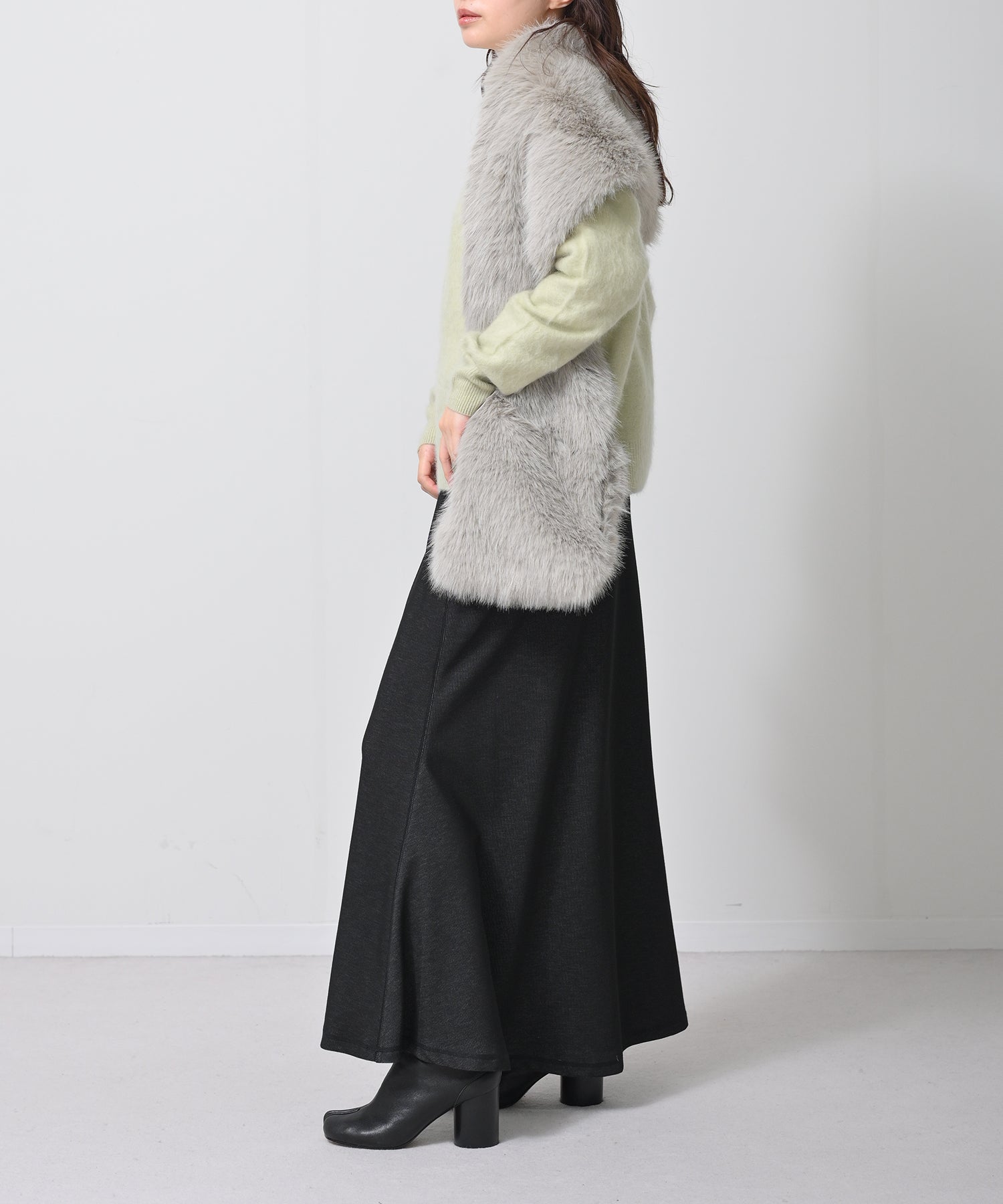 グレージュ　model：H160