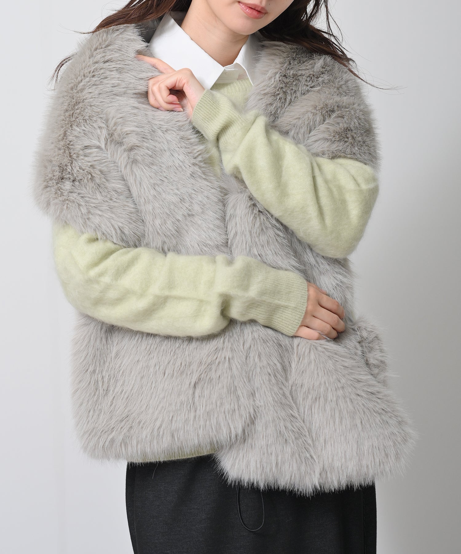 グレージュ　model：H160