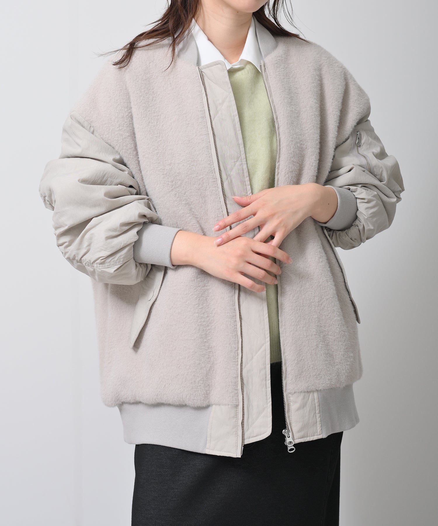 グレージュ　model：H160