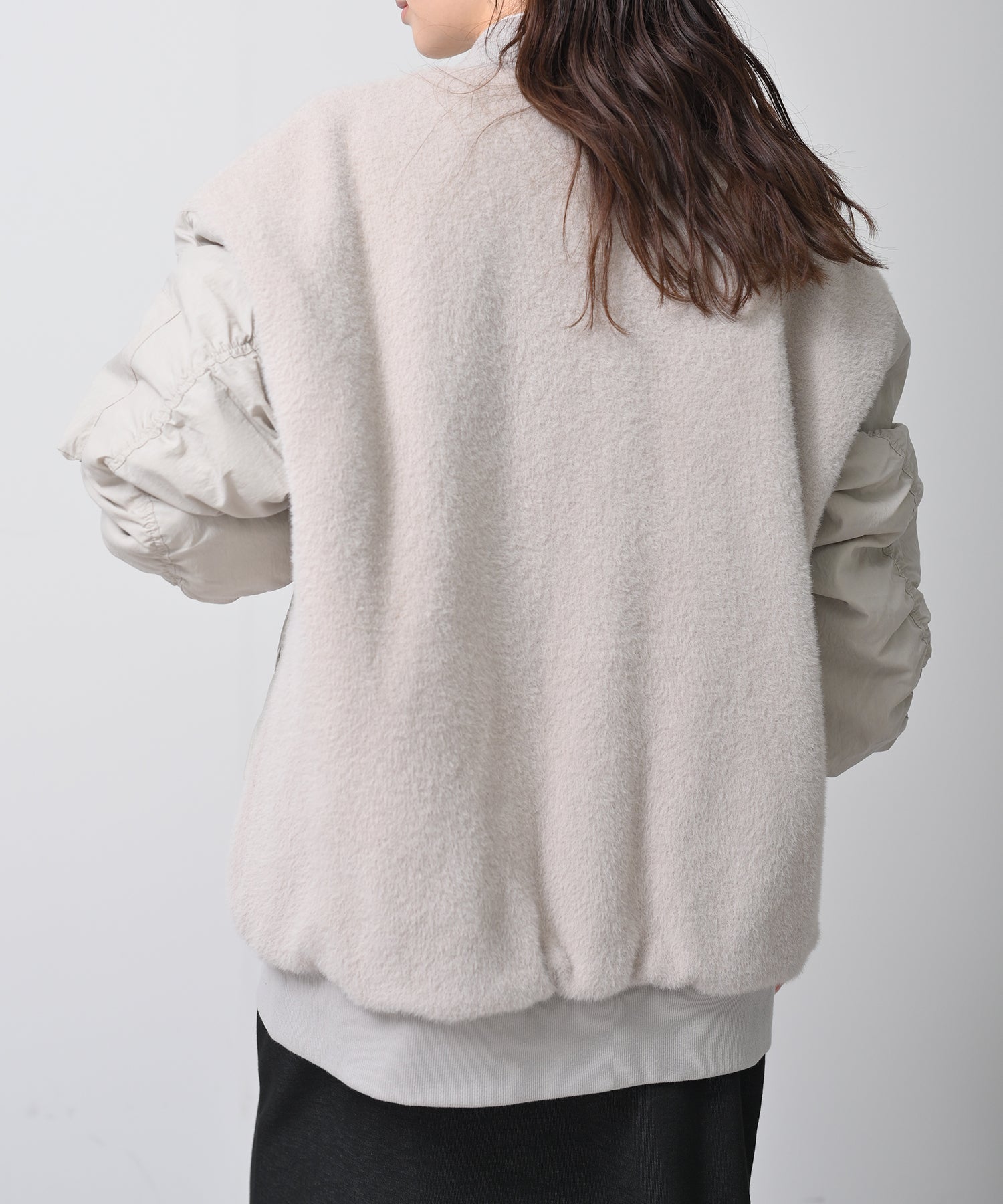 グレージュ　model：H160