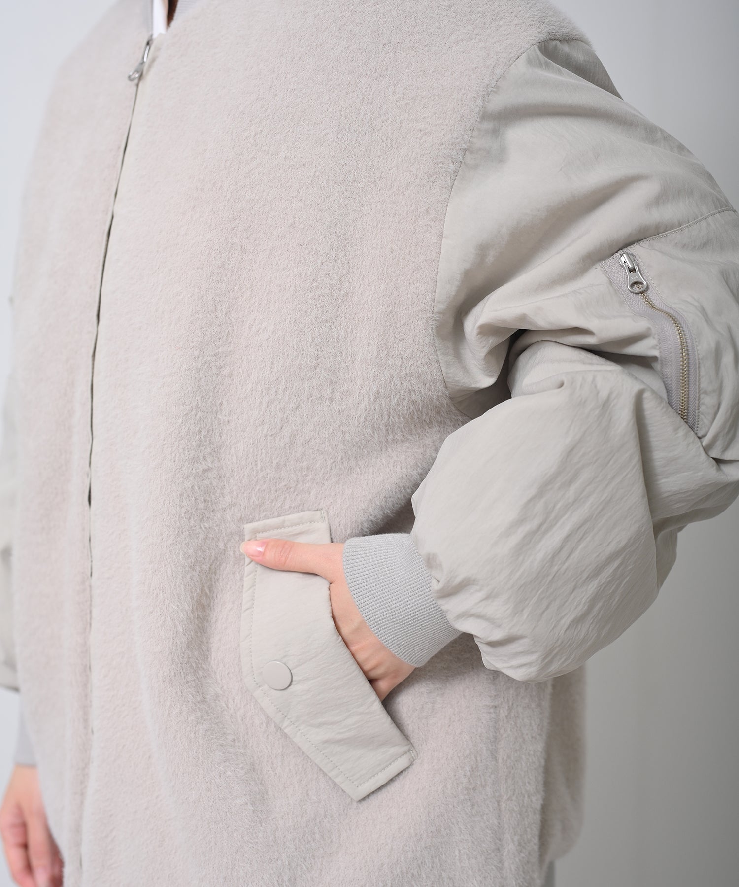 グレージュ　model：H160