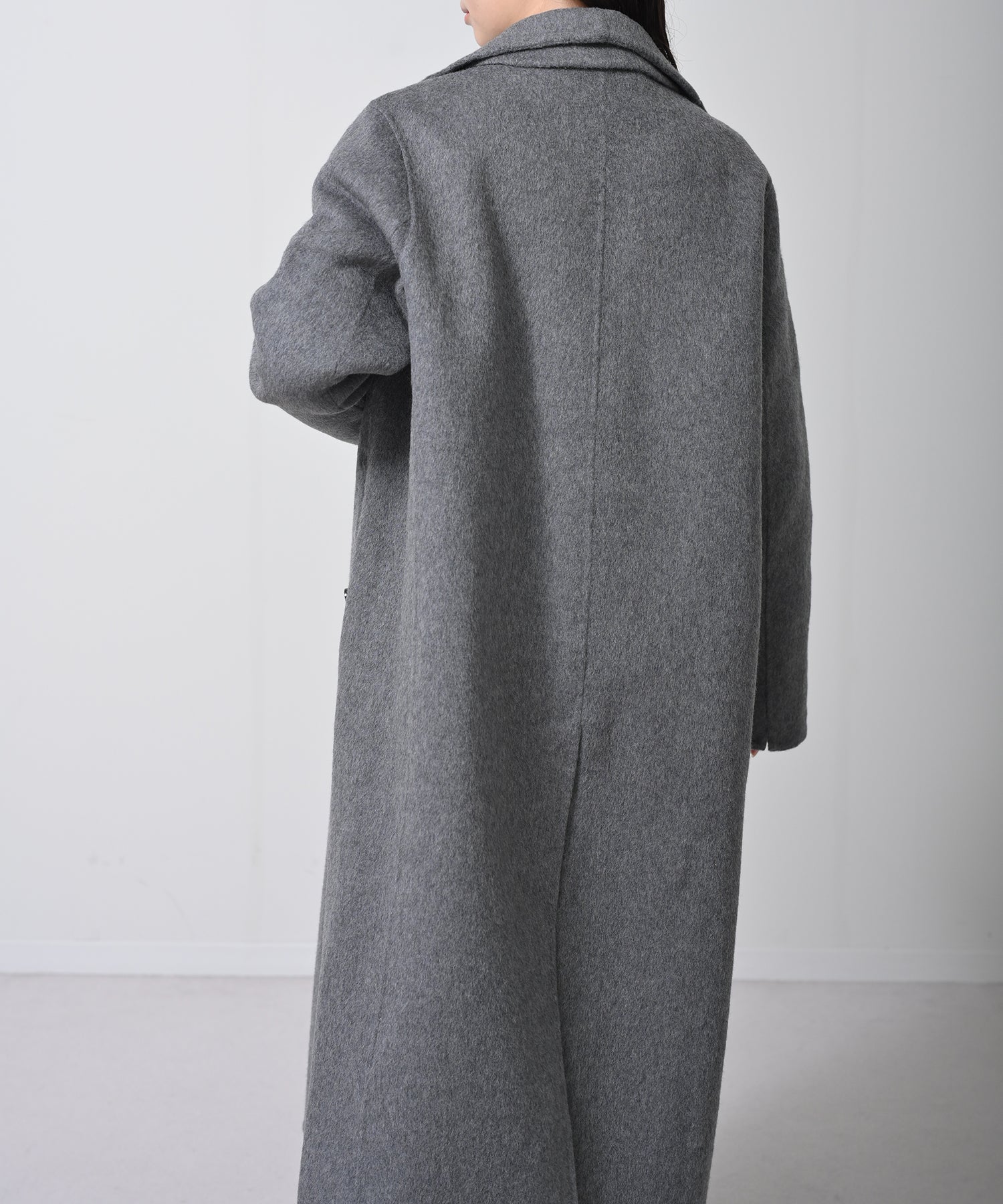 グレー　model：H160