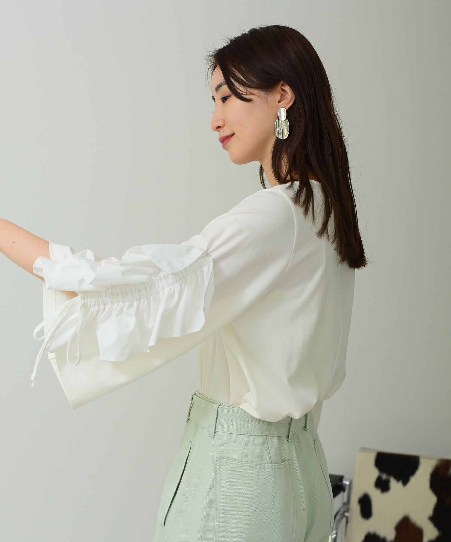 オフホワイト　model：H160