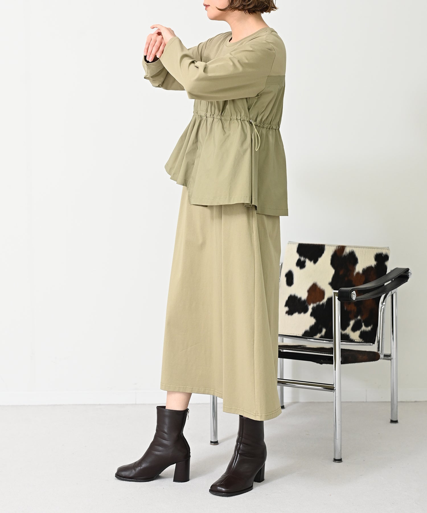 カーキ　model：H167