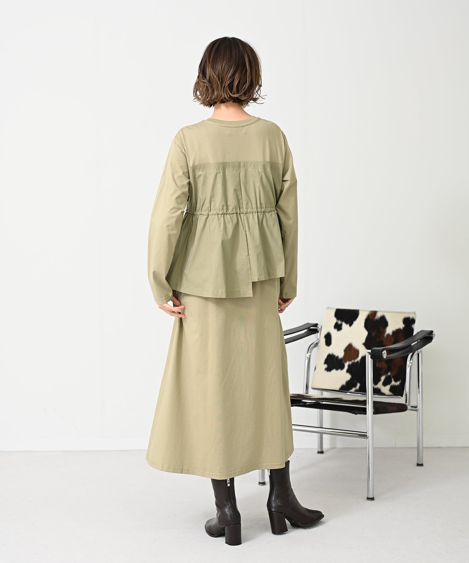 カーキ　model：H167