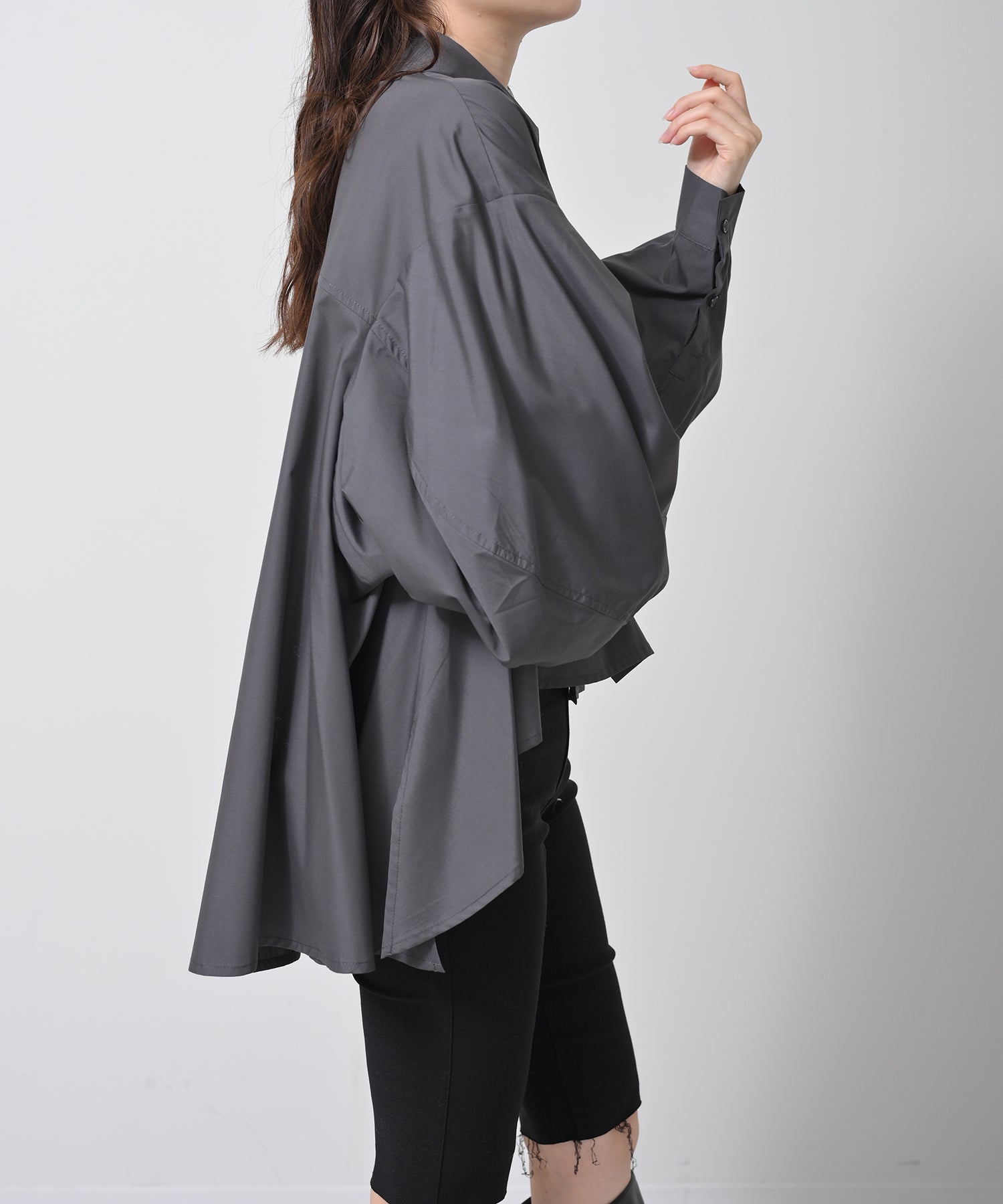 グレー　model：H160