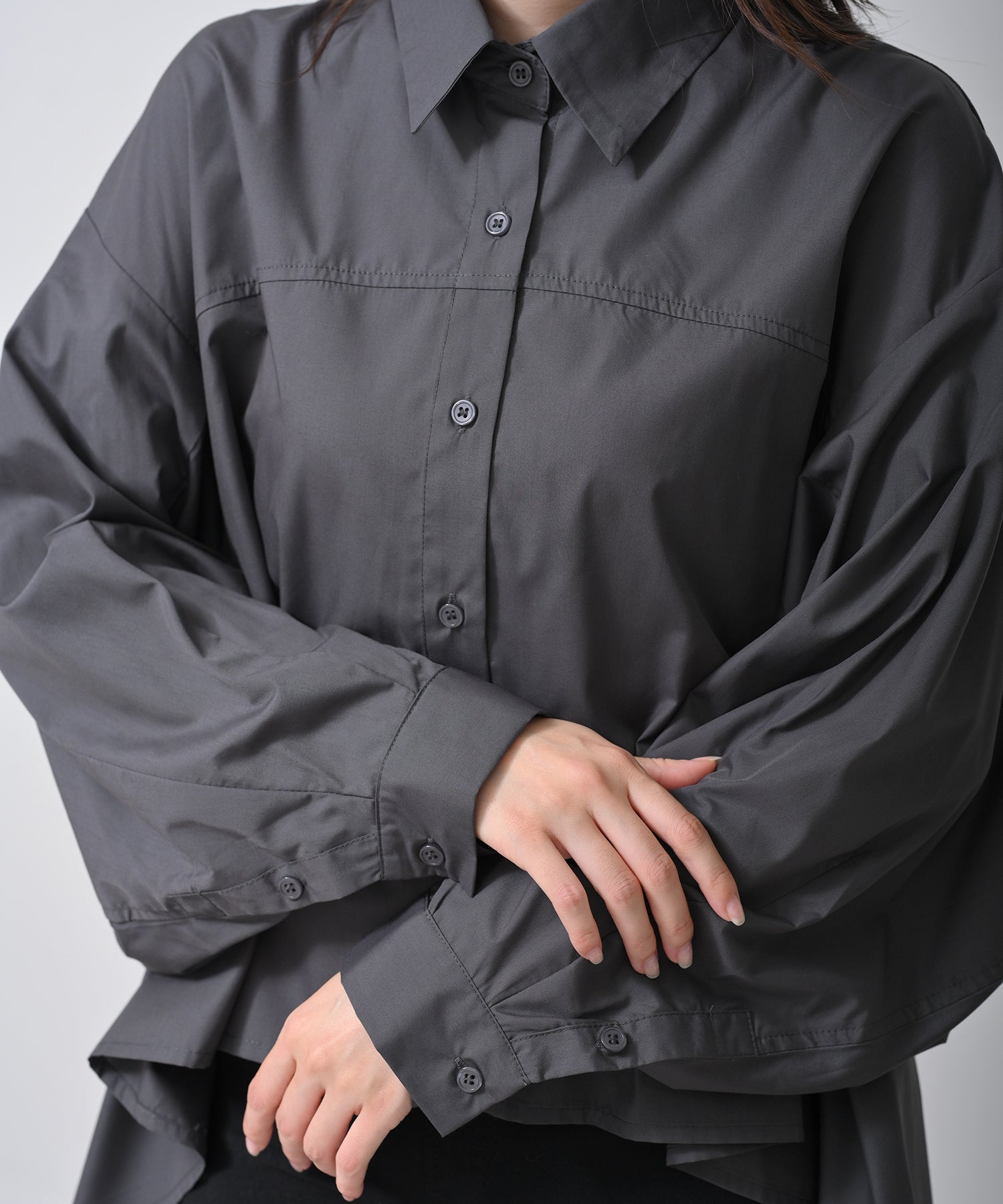 グレー　model：H160