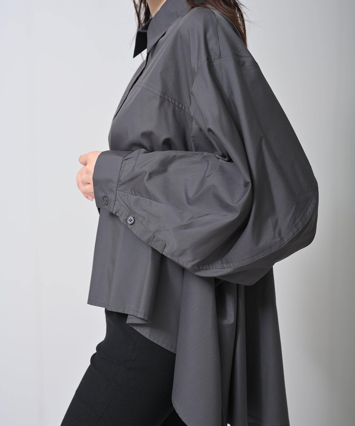 グレー　model：H160