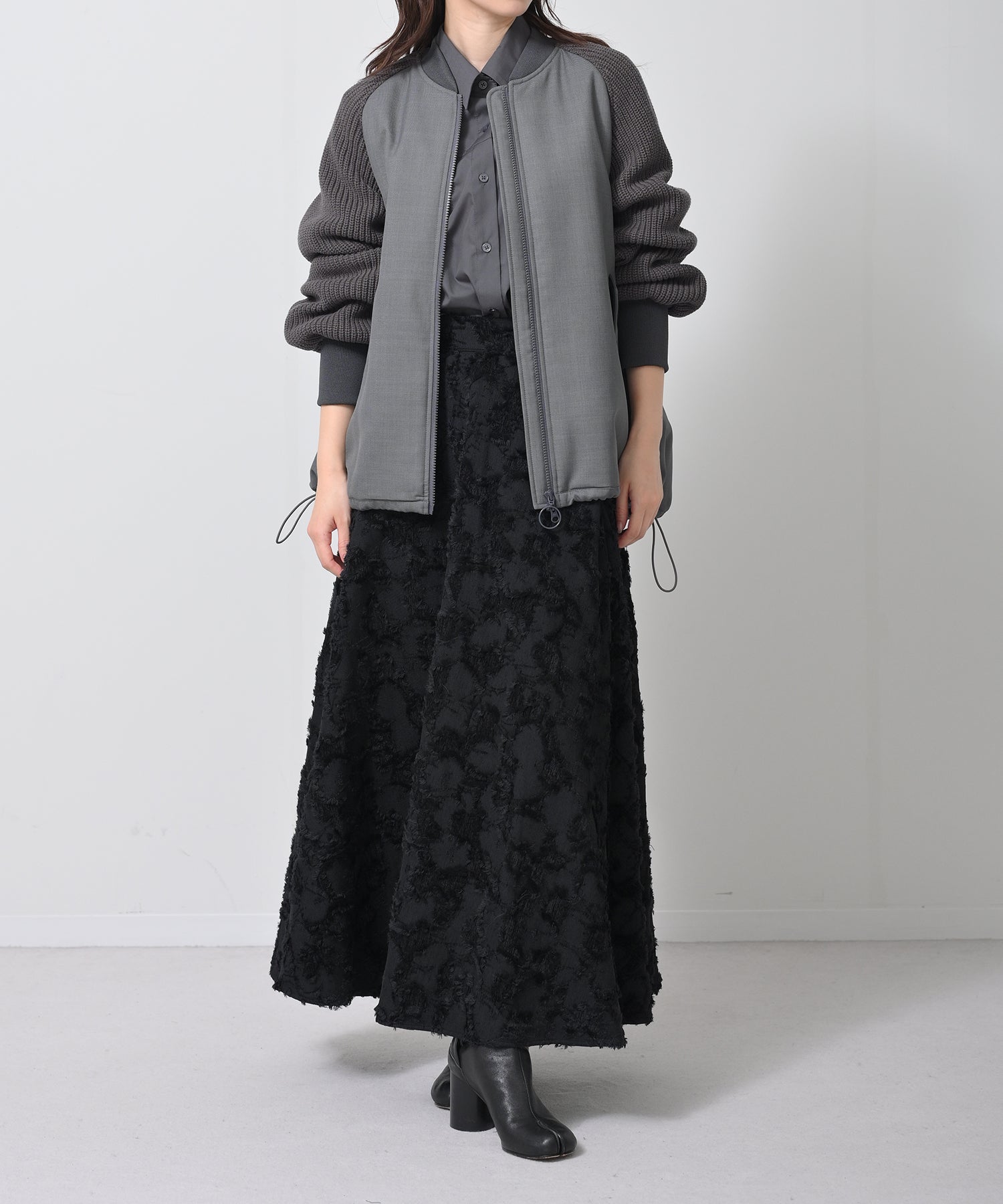 グレー　model：H160