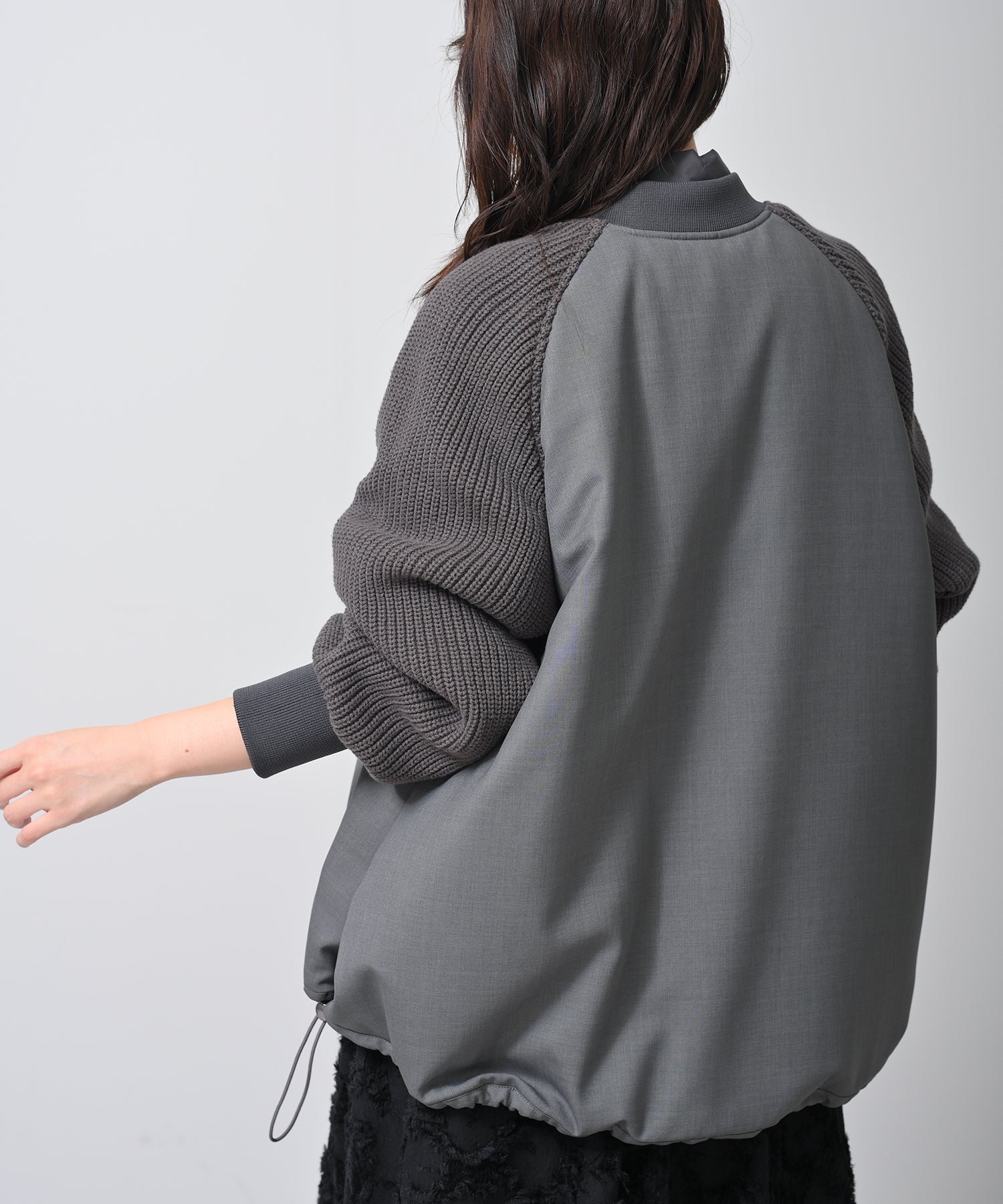 グレー　model：H160