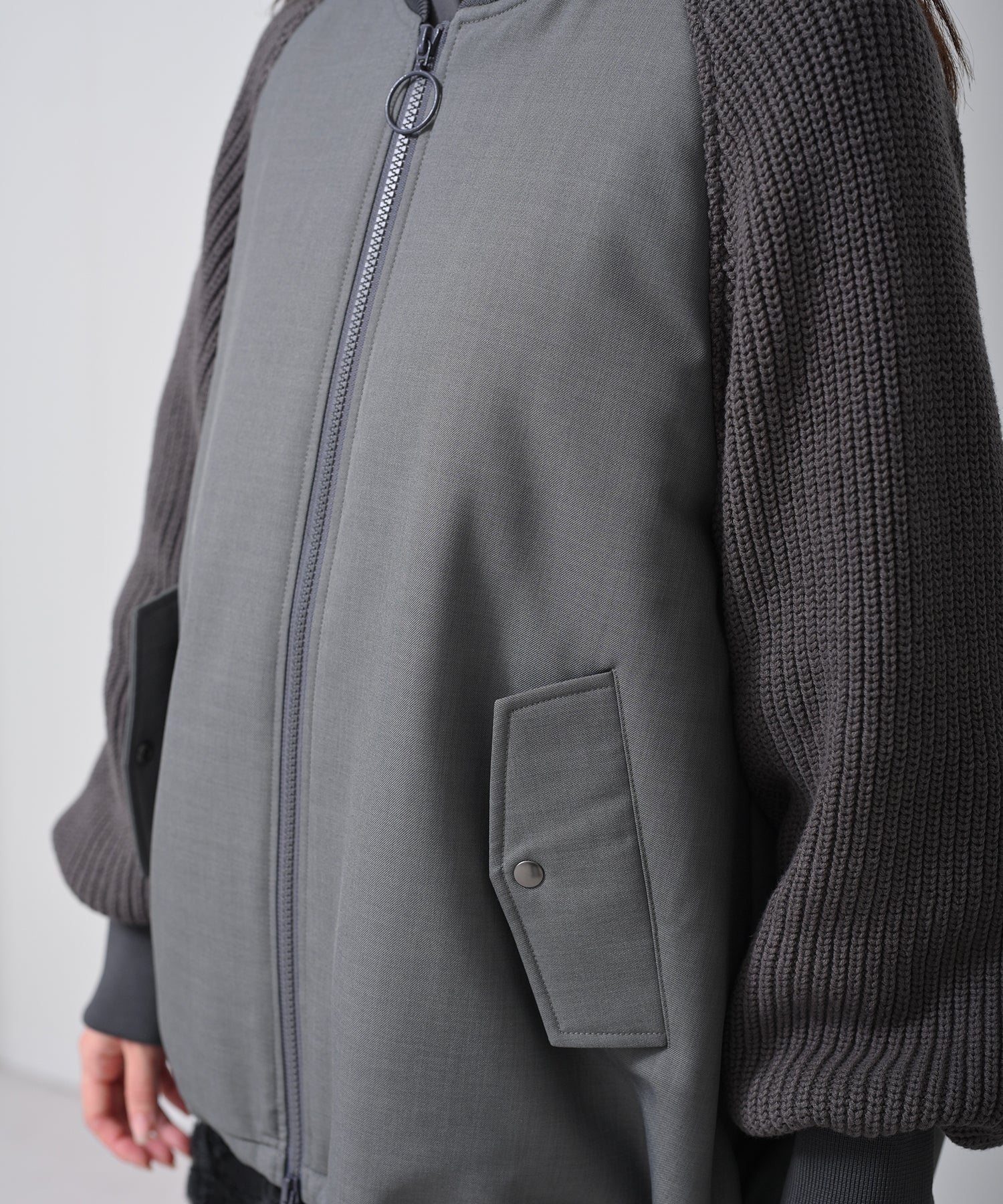 グレー　model：H160