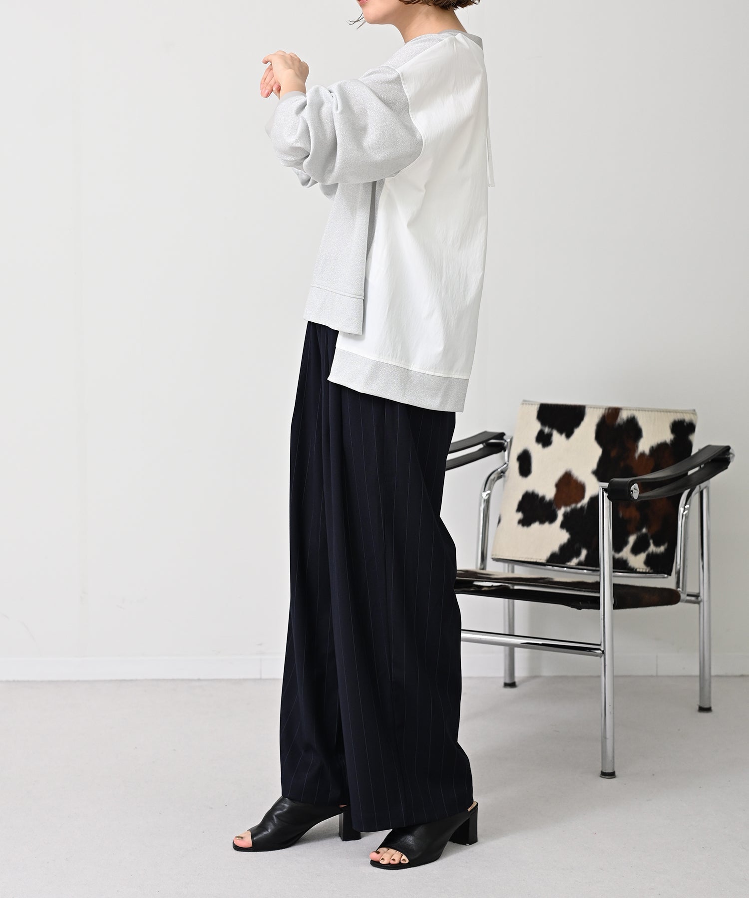 ライトグレー　model：H167