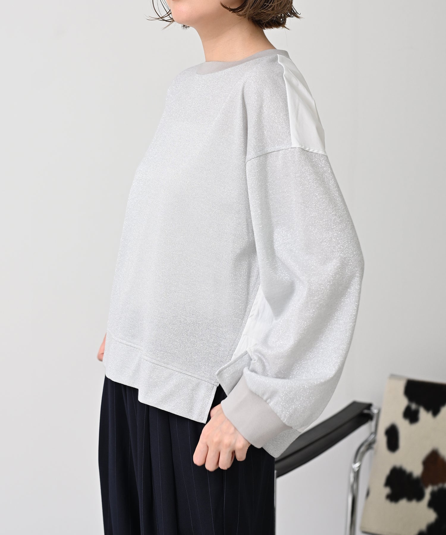 ライトグレー　model：H167