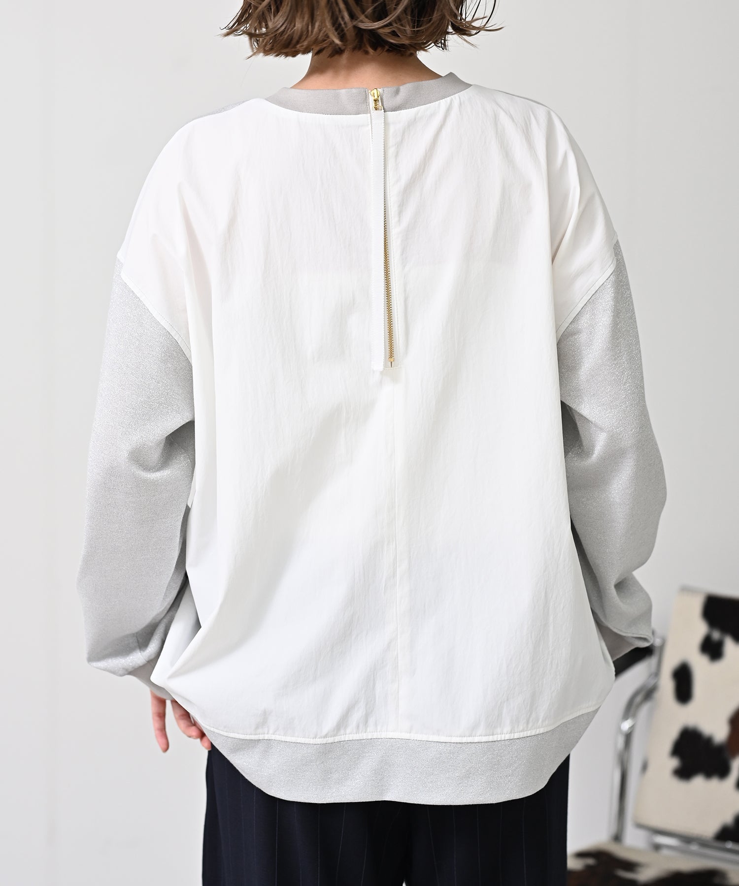 ライトグレー　model：H167