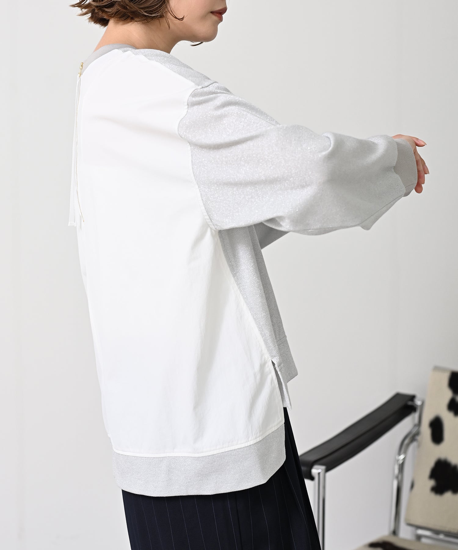 ライトグレー　model：H167