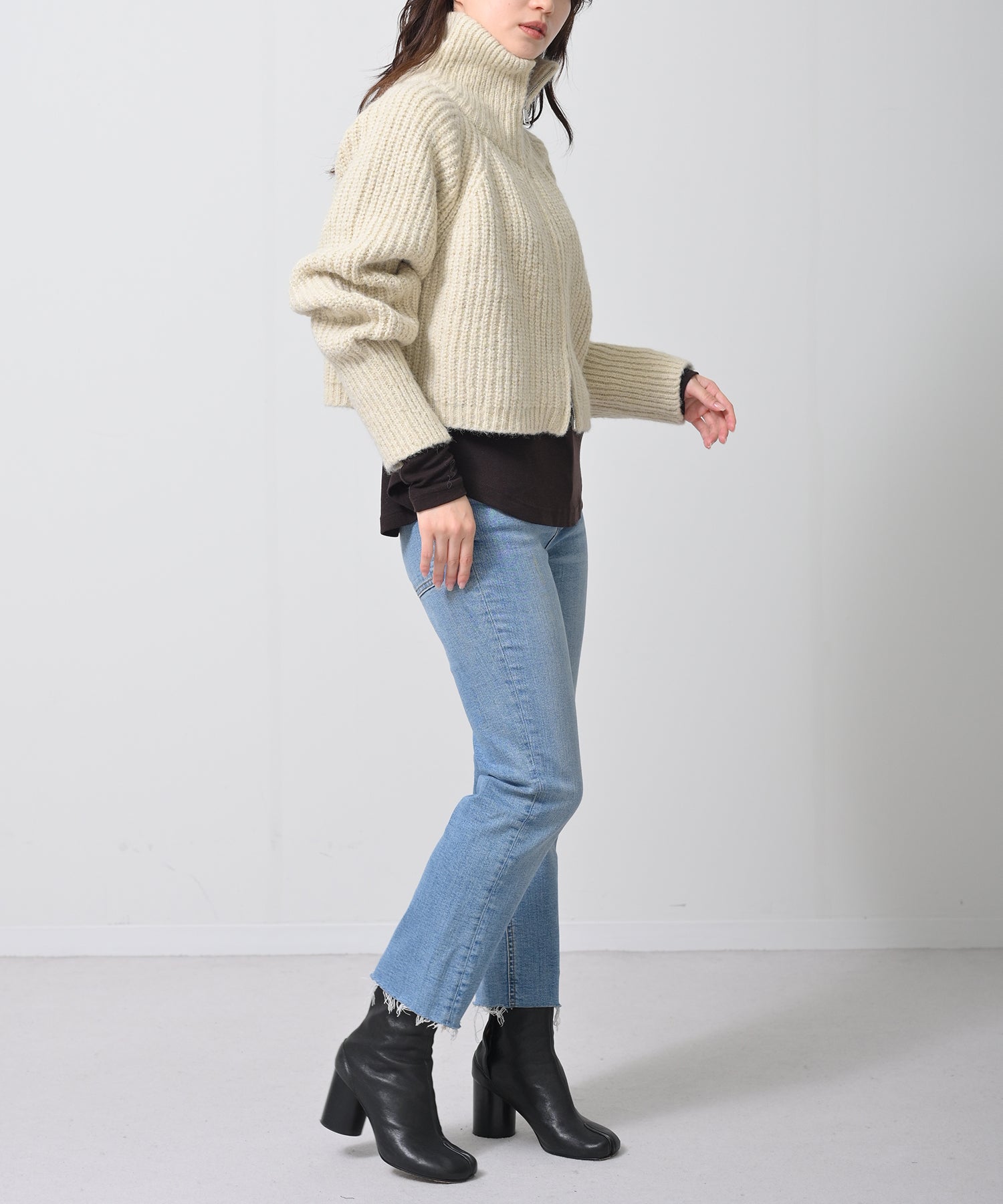 オフホワイト　model：H160