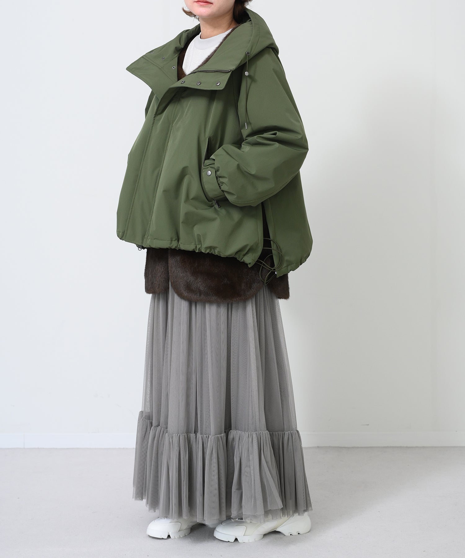 カーキ　model：H163