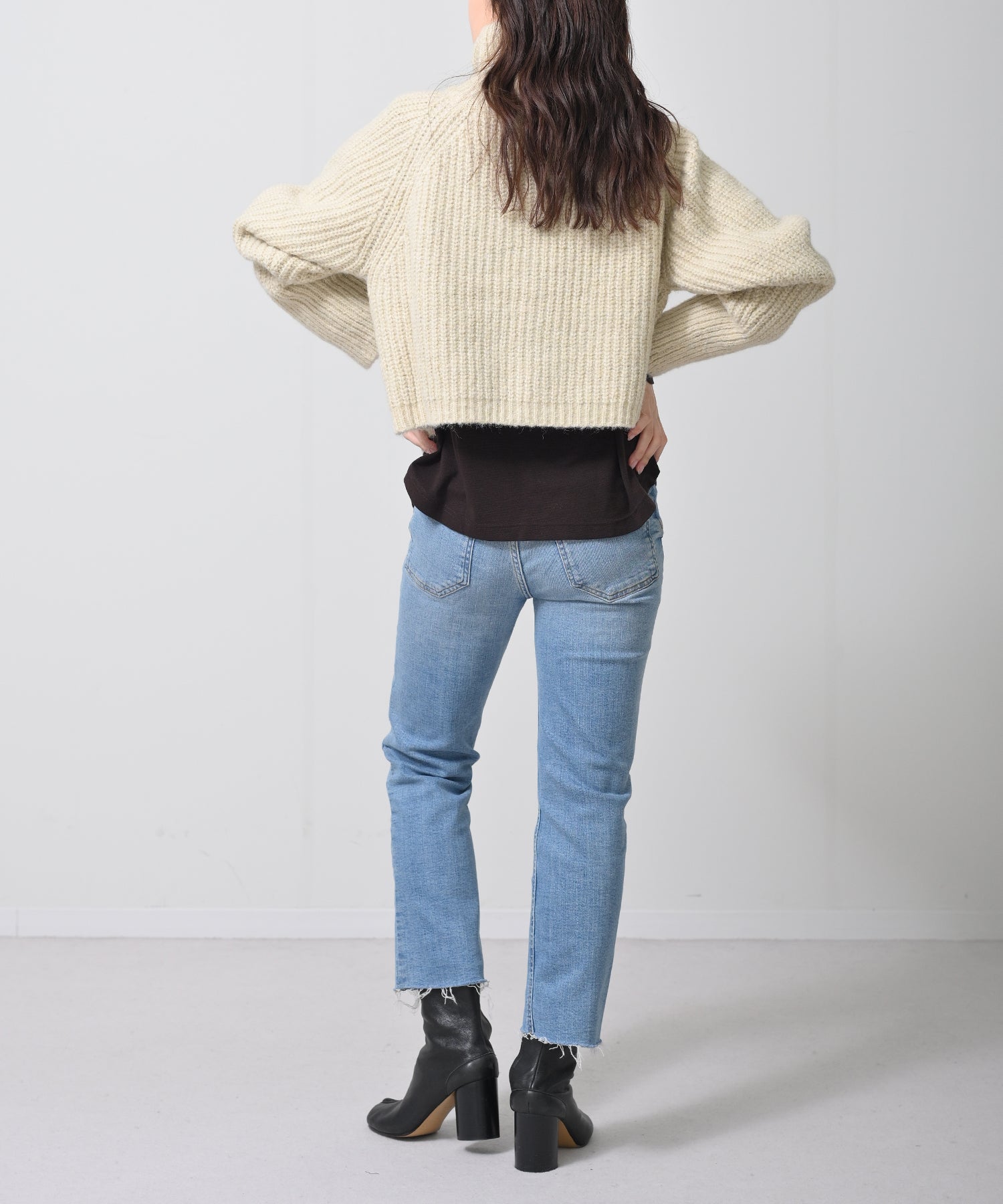 オフホワイト　model：H160