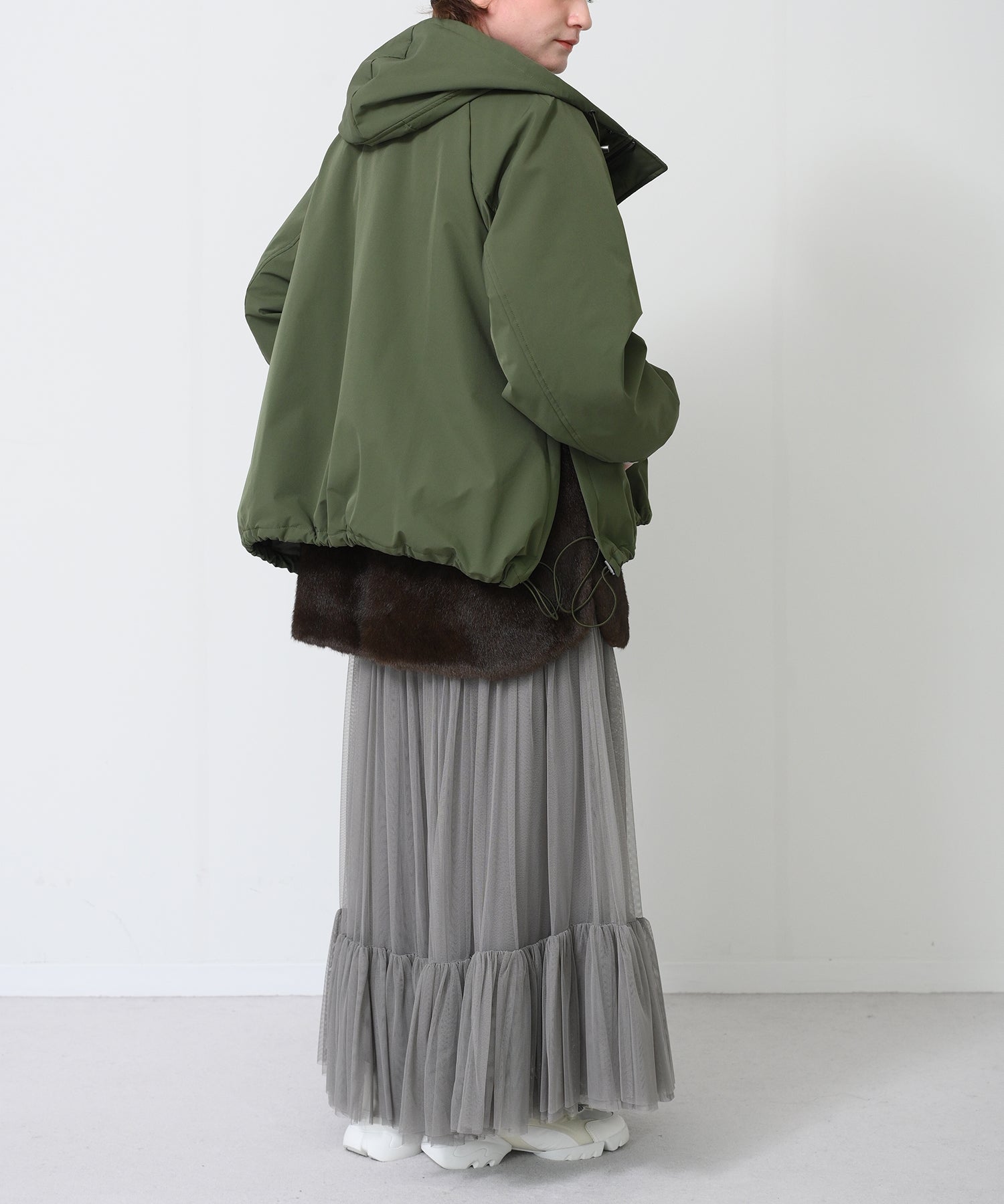 カーキ　model：H163