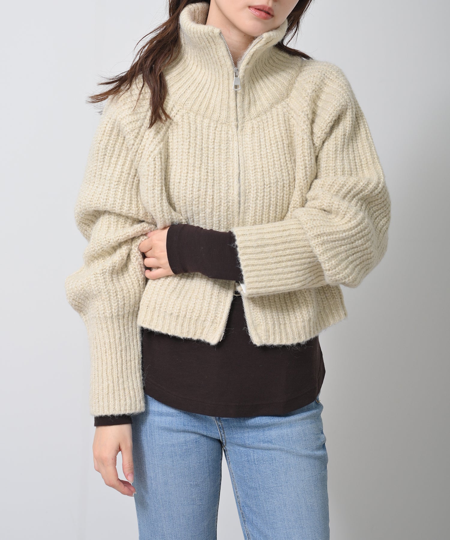 オフホワイト　model：H160